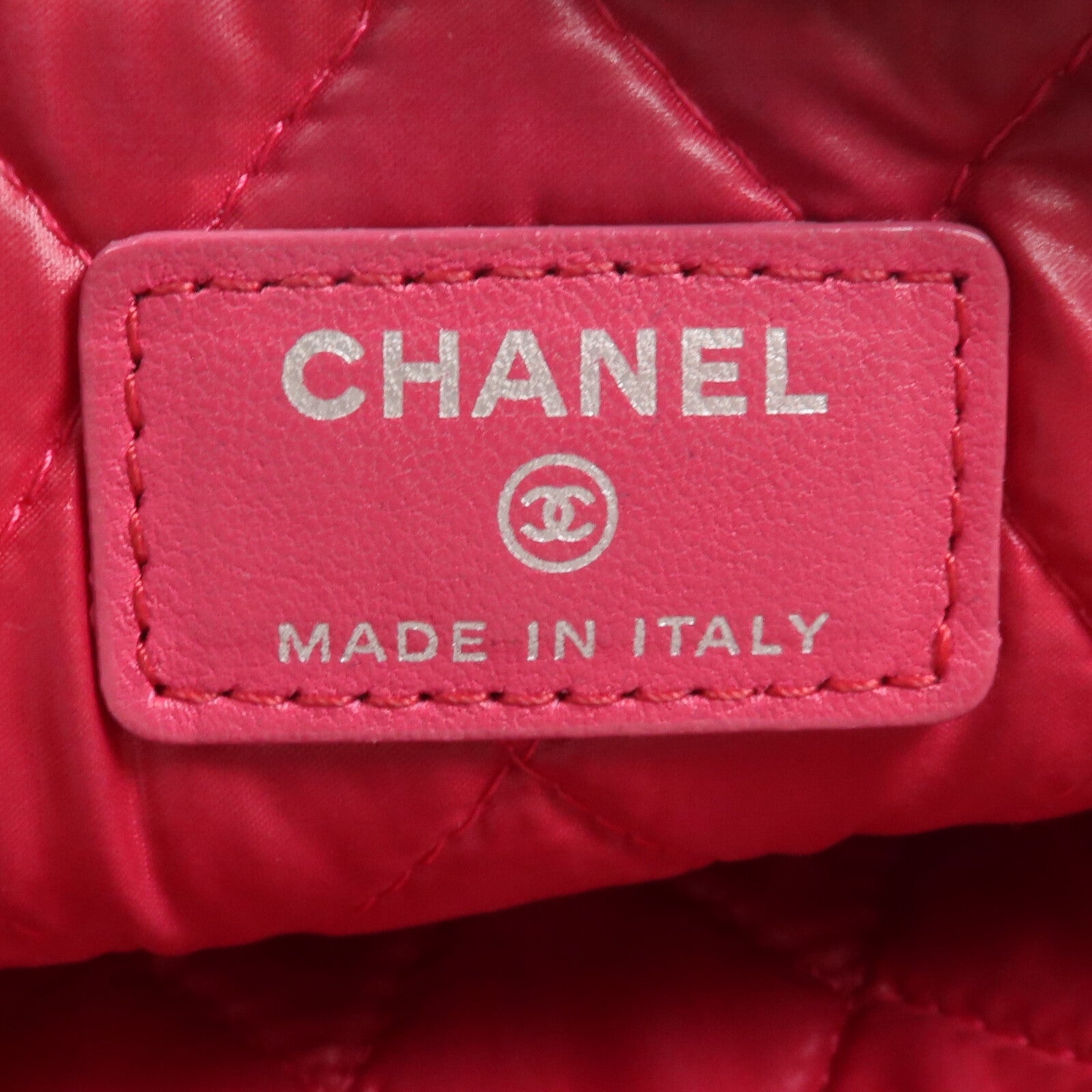 CHANEL 漆皮皮革Valentine Hearts Medium Pouch手拿包