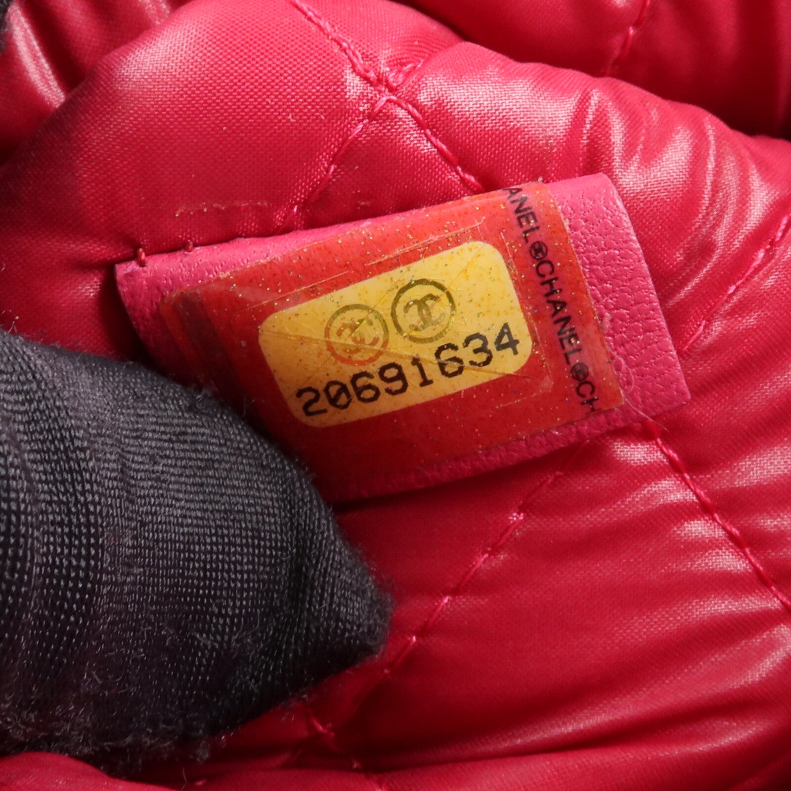 CHANEL 漆皮皮革Valentine Hearts Medium Pouch手拿包