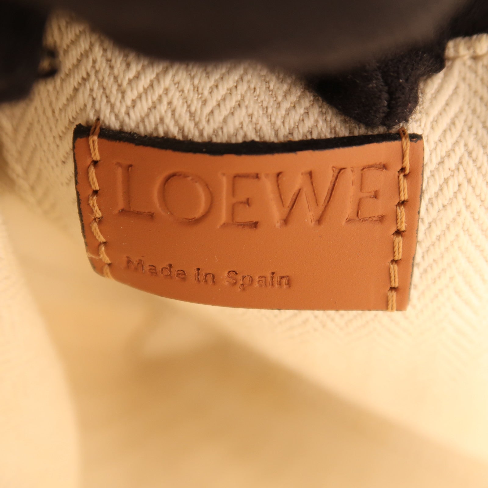 LOEWE 牛皮皮革Ikebana肩背袋