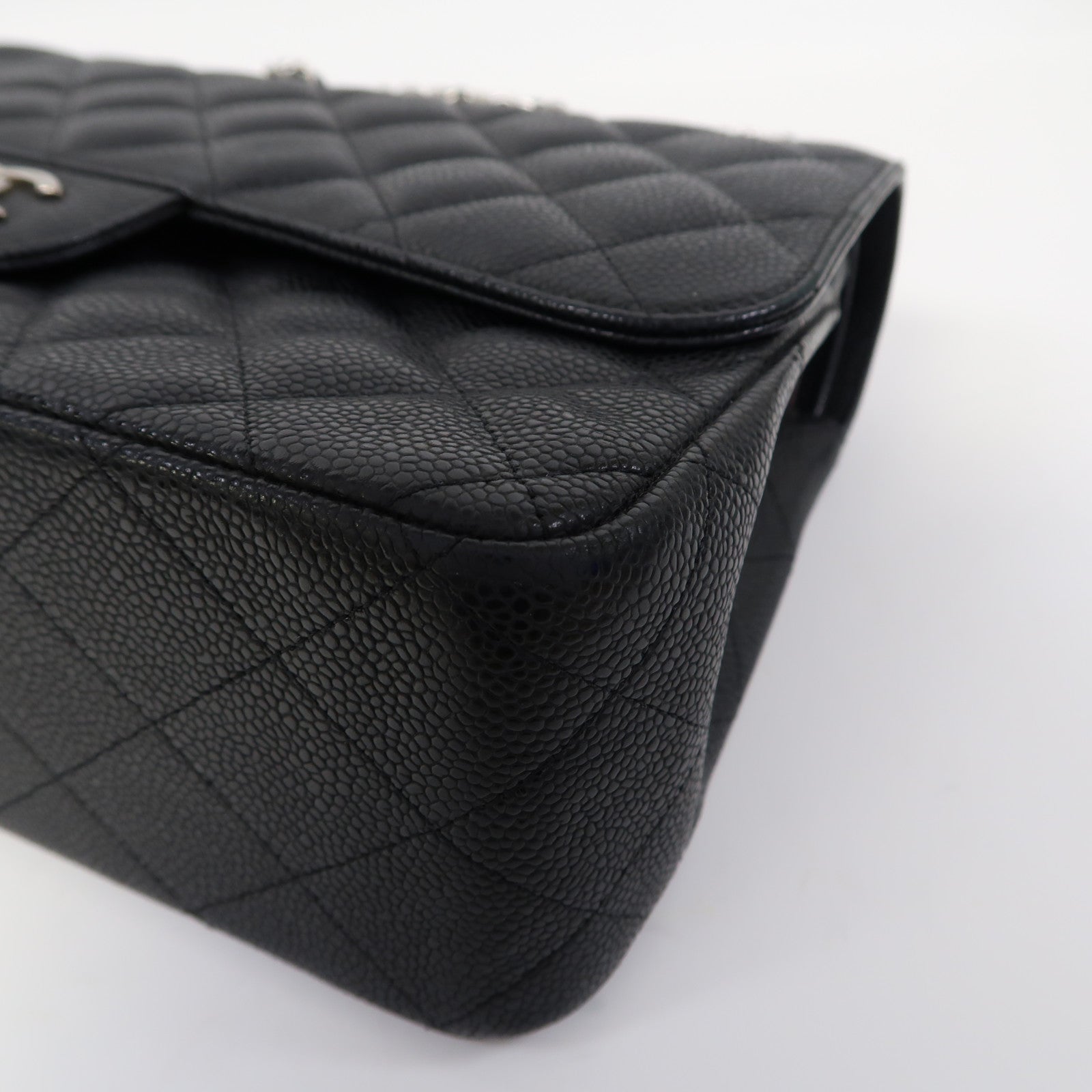 CHANEL 【激減優惠】菱格Caviar皮革Classic銀扣鏈帶肩背袋黑色