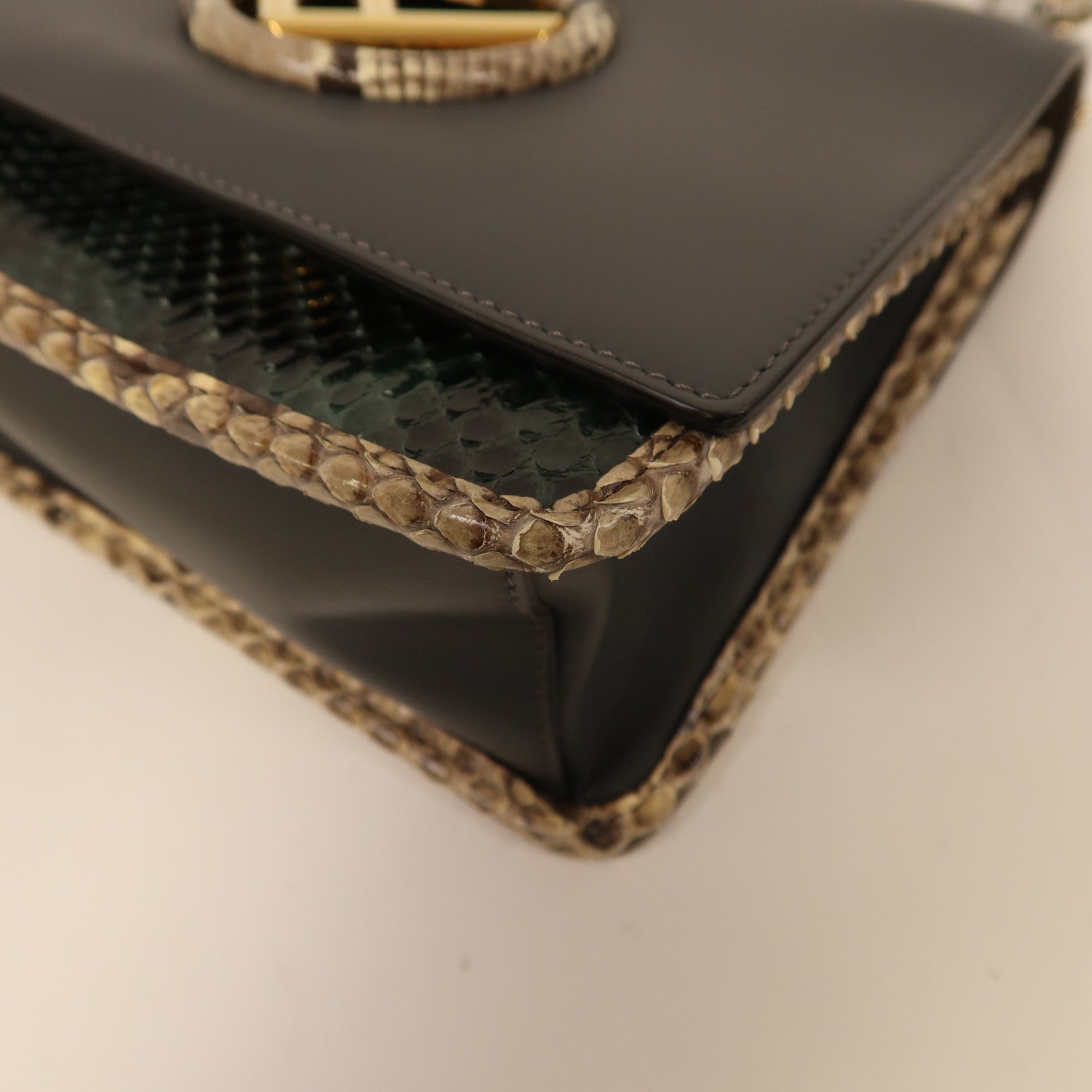 FENDI 蛇皮皮革Kan I鏈帶肩背袋灰色