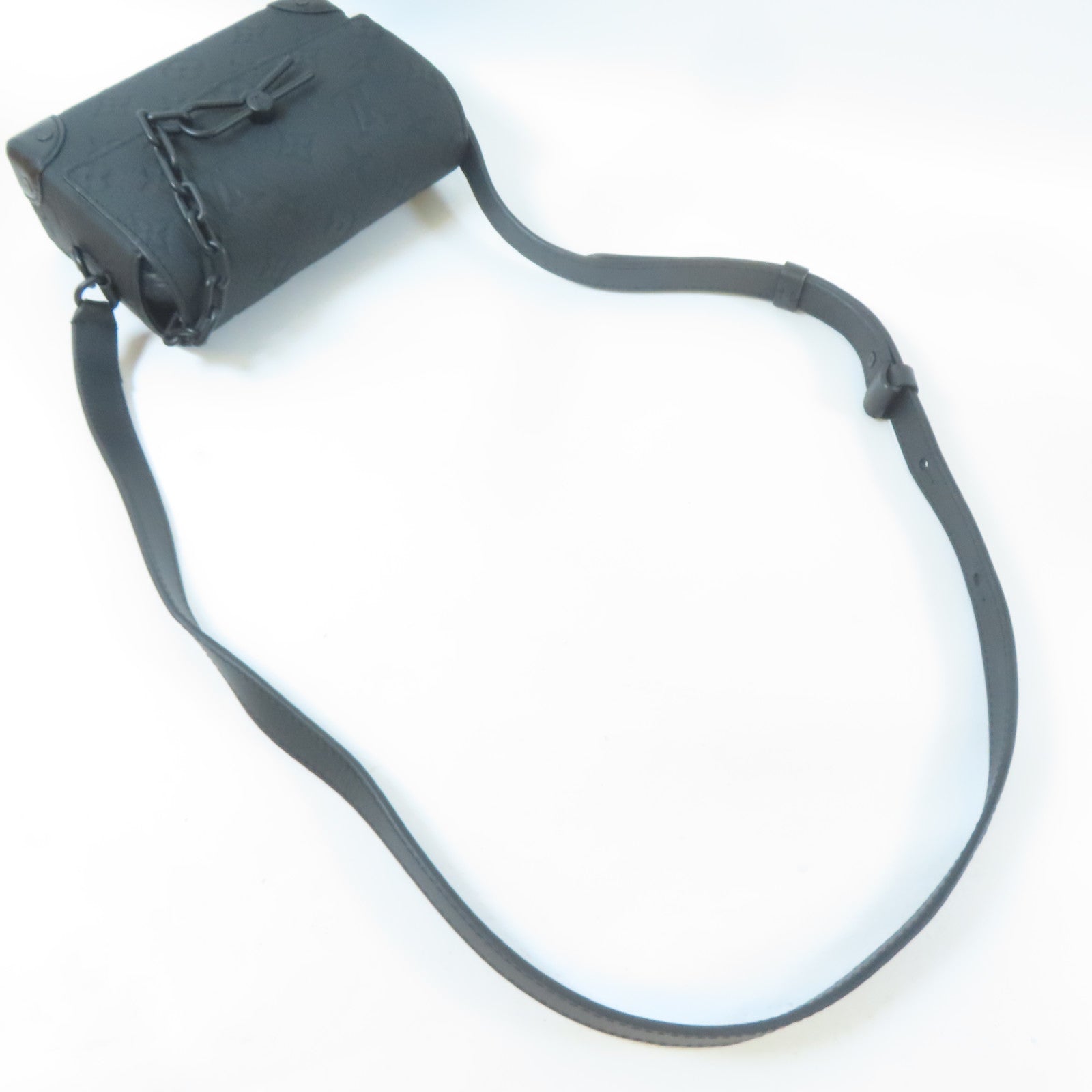 LOUIS VUITTON Taurillon Monogram Steamer Wearable Wallet黑扣肩背袋黑色