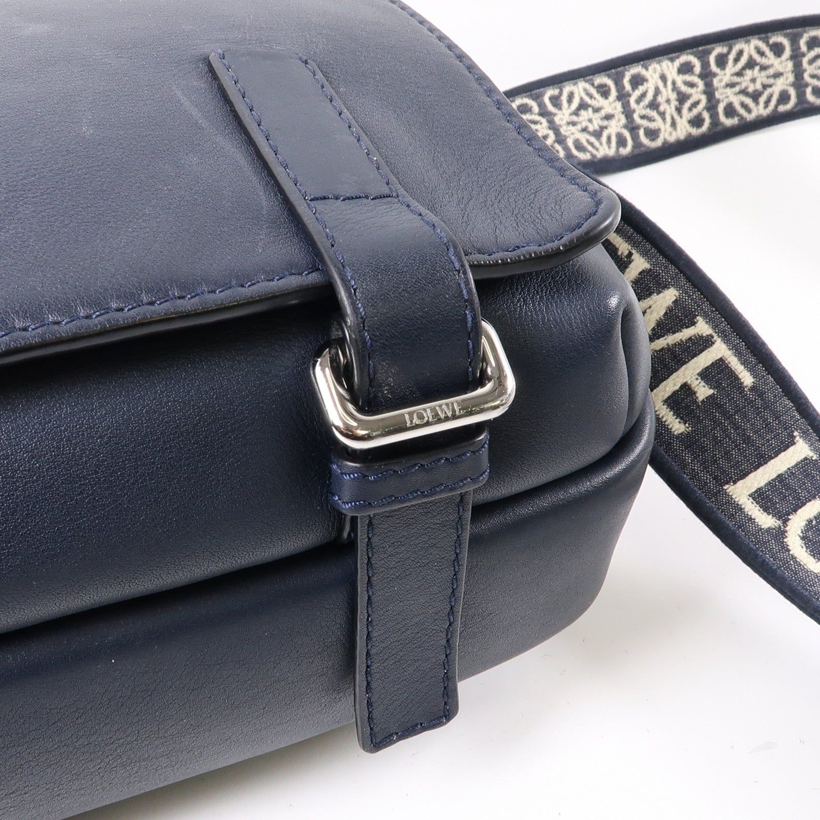 LOEWE 牛皮皮革Military Messenger銀扣肩背袋深藍色