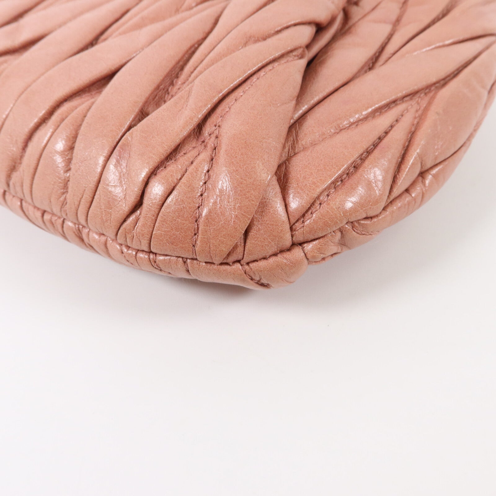 Miu Miu 羊皮皮革Matelasse Pouch手拿包