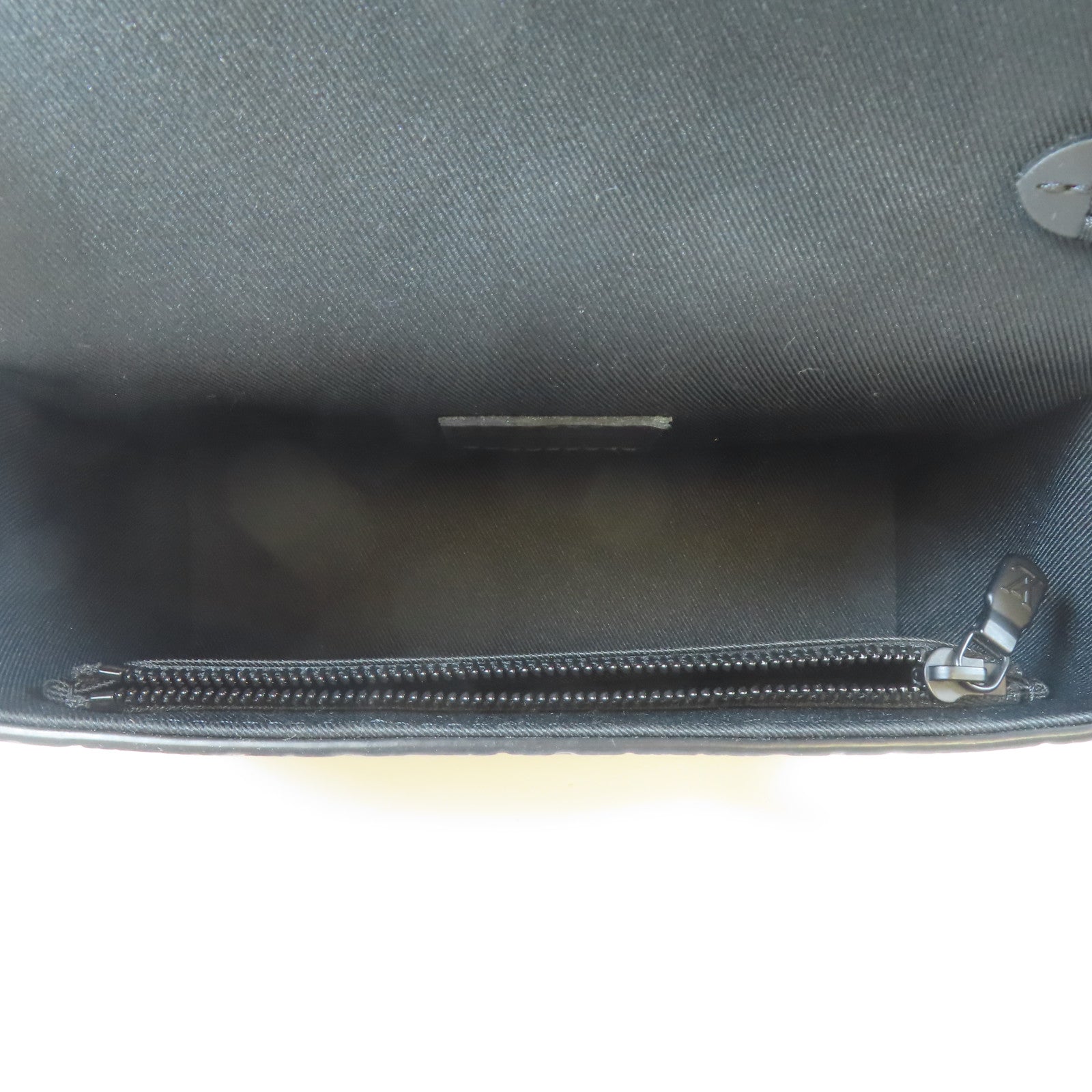 LOUIS VUITTON Taurillon Monogram Steamer Wearable Wallet黑扣肩背袋黑色