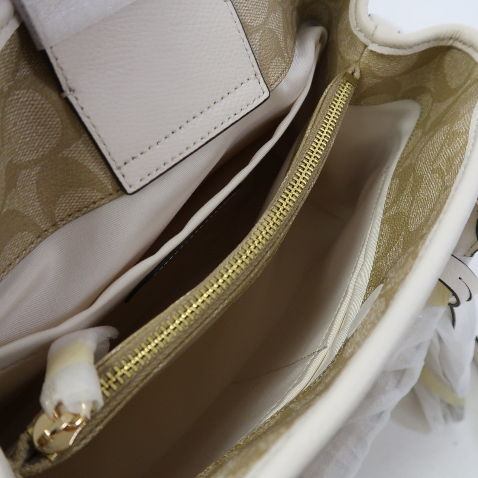 COACH 塗層帆布Margot Carryall金扣手挽肩背兩用袋米色