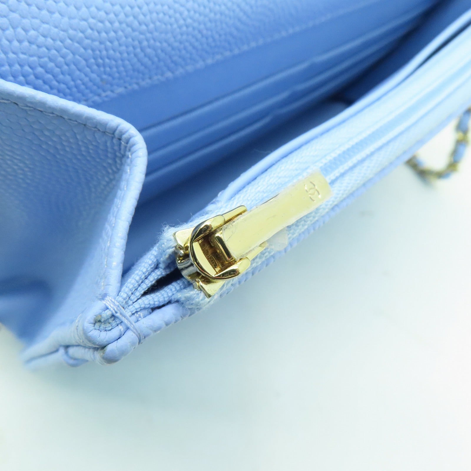 CHANEL 菱格Caviar皮革Wallet On Chain金扣鏈帶肩背袋淺藍色