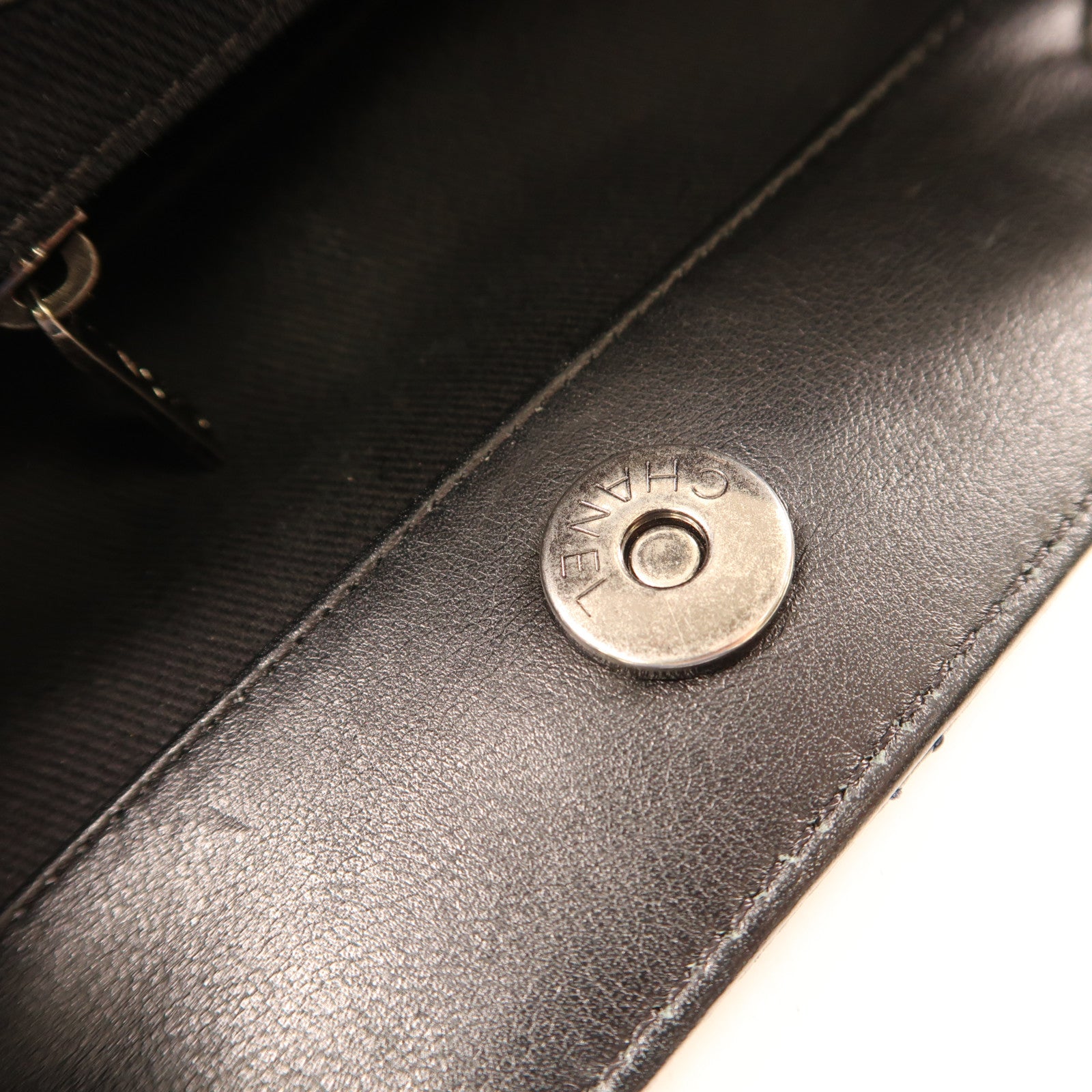 CHANEL 【激減優惠】牛皮皮革Bucket Bag金扣鏈帶手挽肩背兩用袋