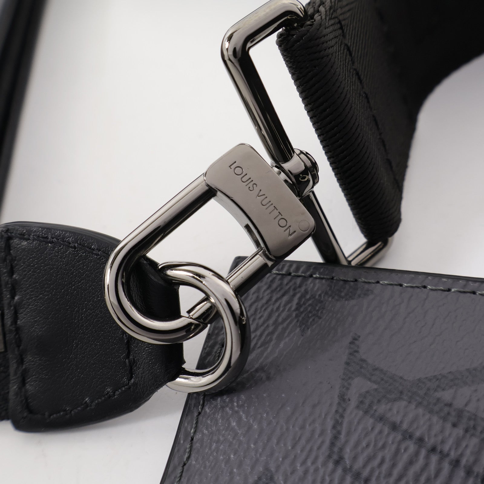 LOUIS VUITTON Monogram Eclipse Gaston銀扣肩背袋