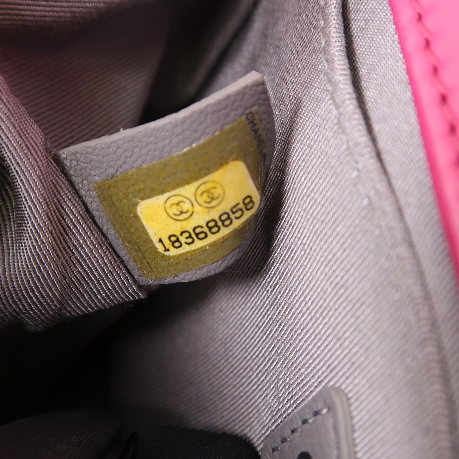 CHANEL 天鵝絨Boy 20鏈帶肩背袋