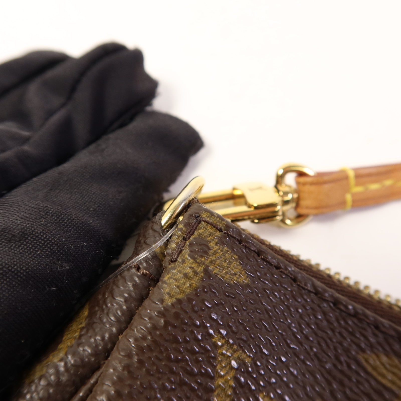 LOUIS VUITTON Monogram Pochette Accessoires金扣手挽袋棕色