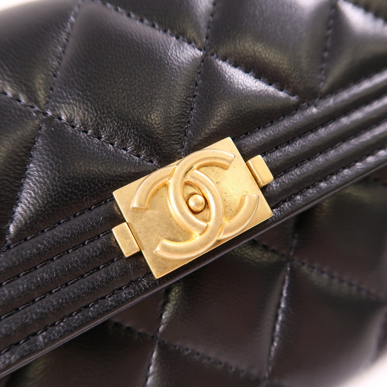 CHANEL 羊皮皮革Boy Long Wallet金扣長錢包