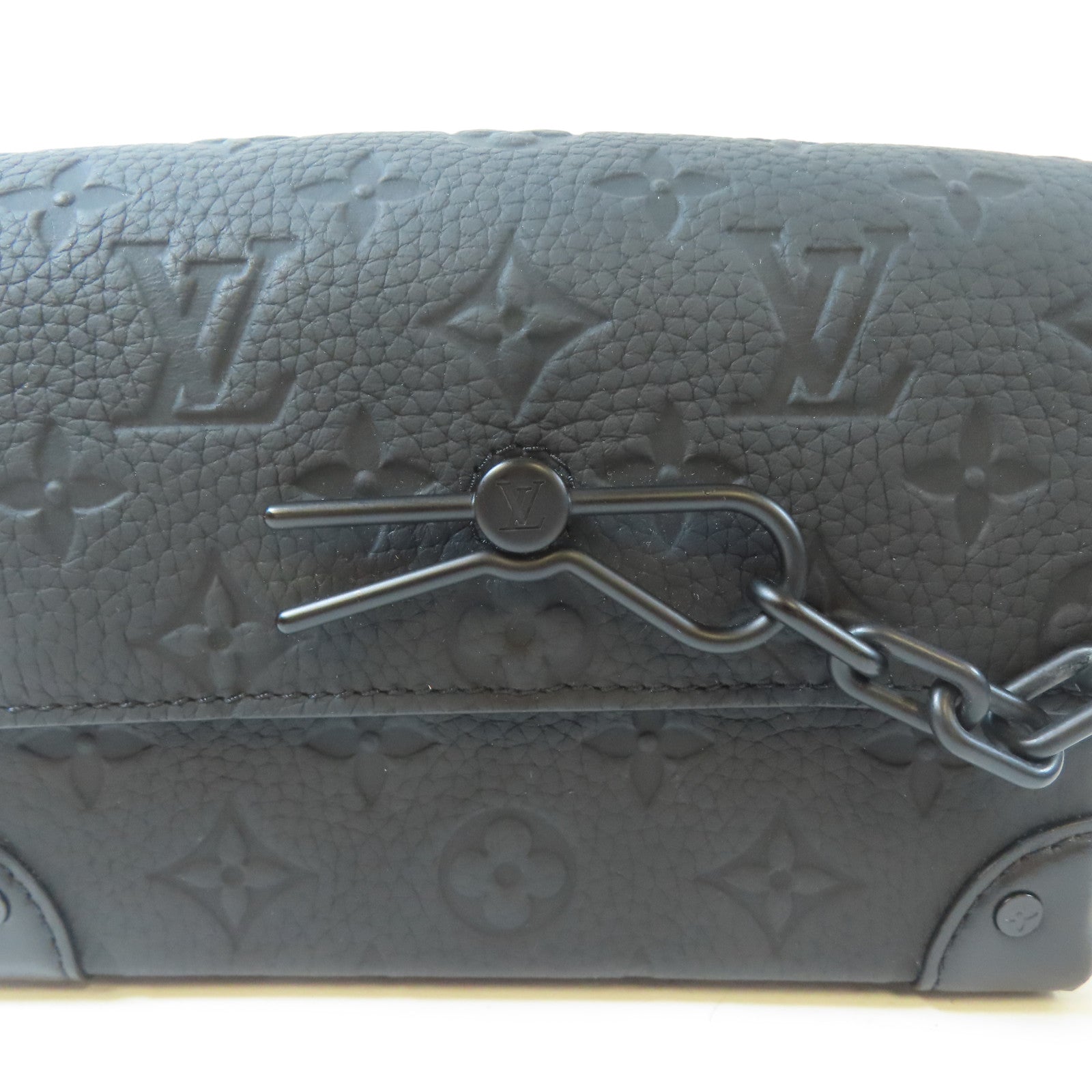 LOUIS VUITTON Taurillon Monogram Steamer Wearable Wallet黑扣肩背袋黑色