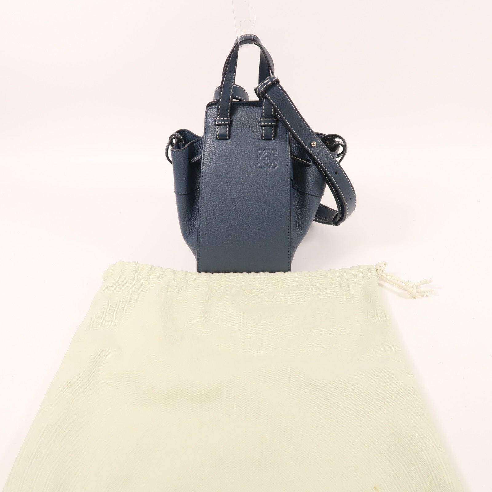 LOEWE 牛皮皮革Mini Hammock銀扣手挽肩背兩用袋