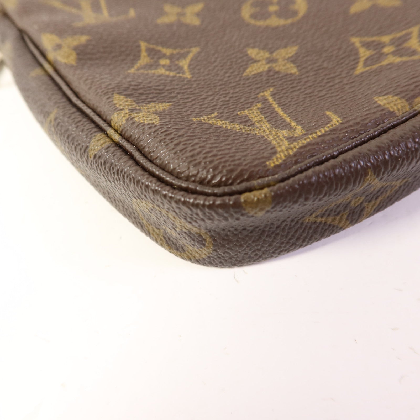 LOUIS VUITTON Monogram Pochette Accessoires金扣手挽袋棕色