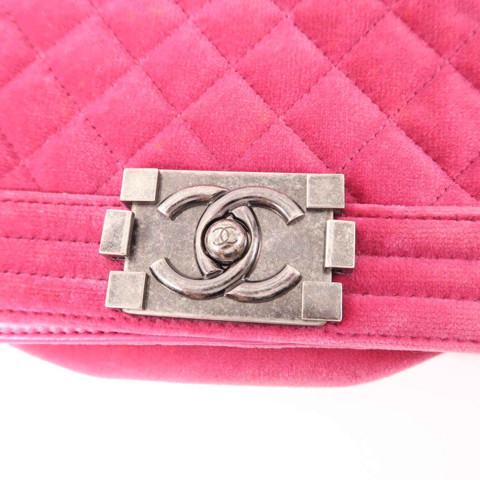 CHANEL CC Boy 20 Chain Shoulder Bag Velvet Pink