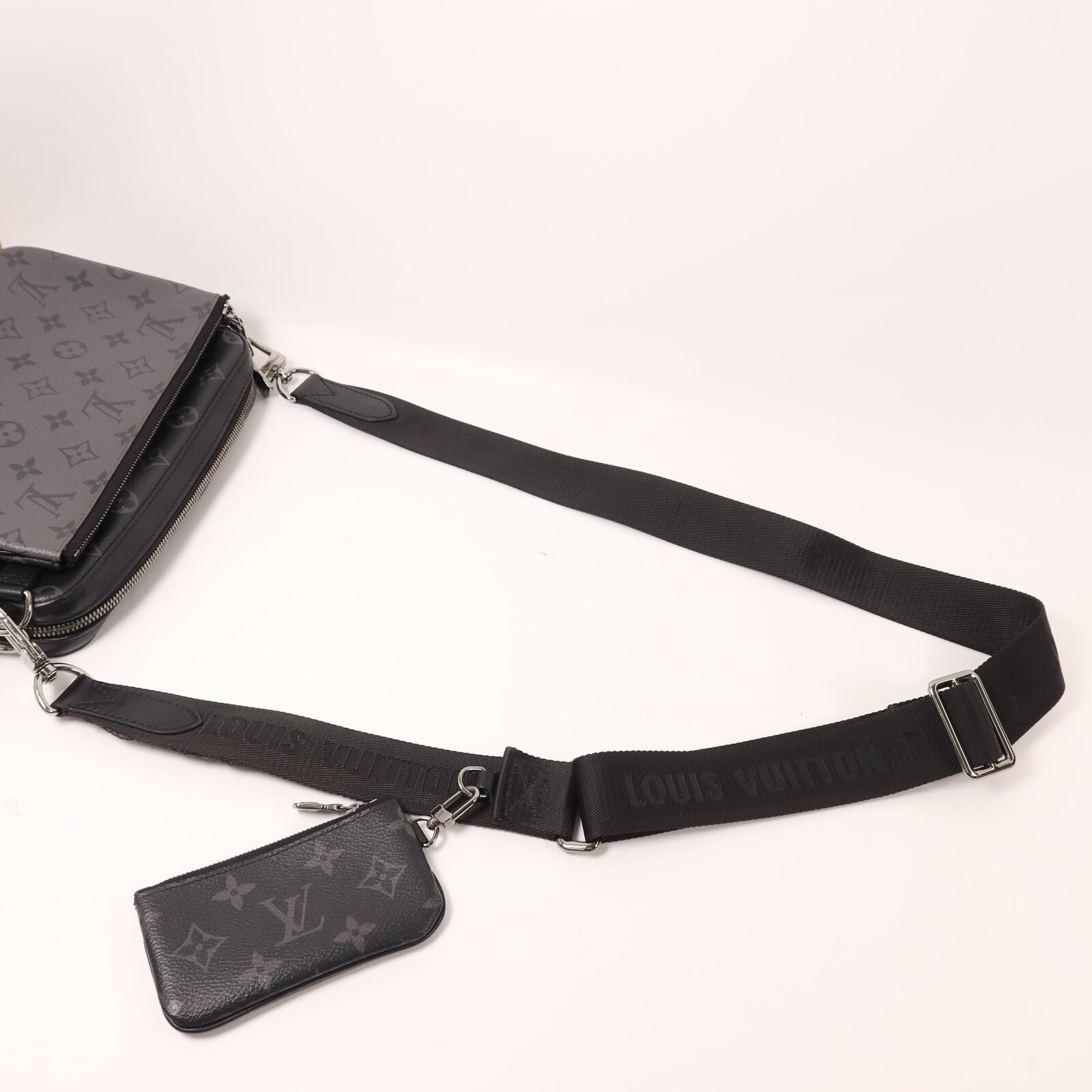 LOUIS VUITTON Monogram Eclipse Reverse Trio Messenger銀扣肩背袋灰色