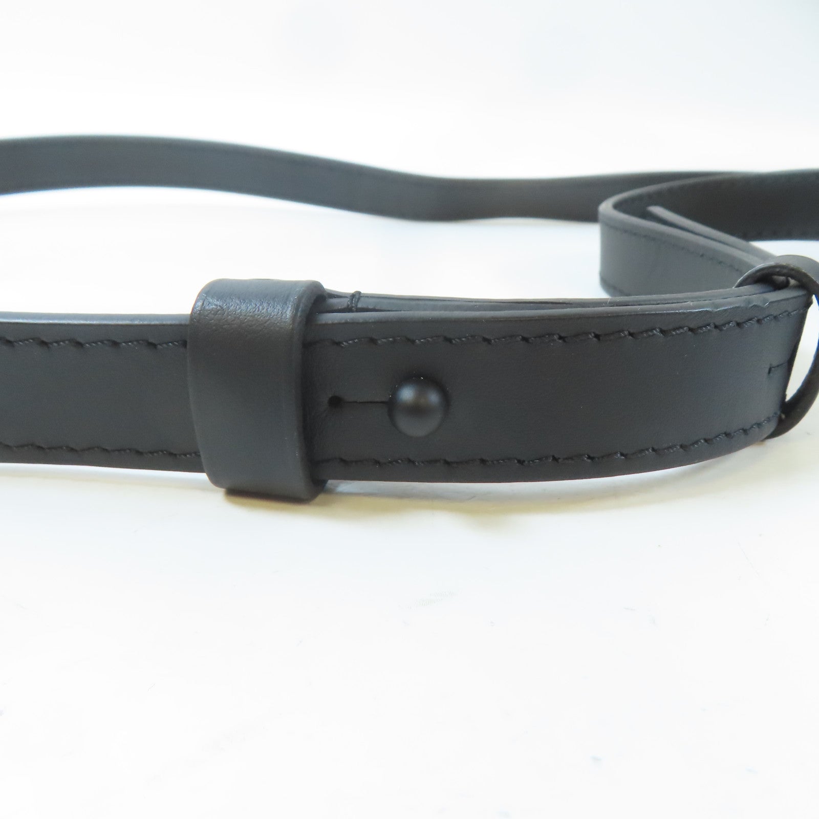 LOUIS VUITTON Taurillon Monogram Steamer Wearable Wallet黑扣肩背袋黑色