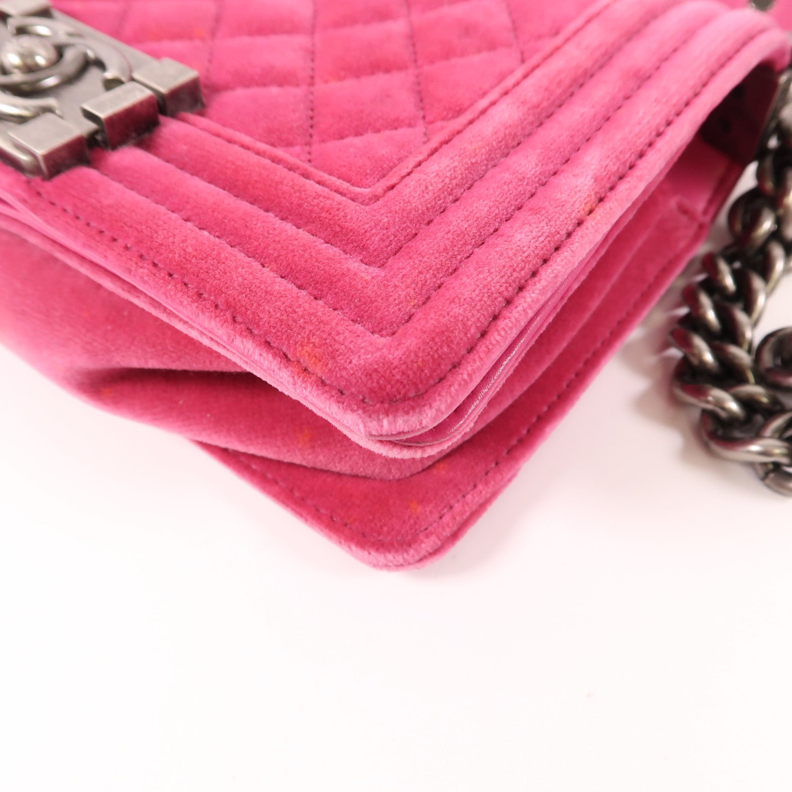 CHANEL CC Boy 20 Chain Shoulder Bag Velvet Pink