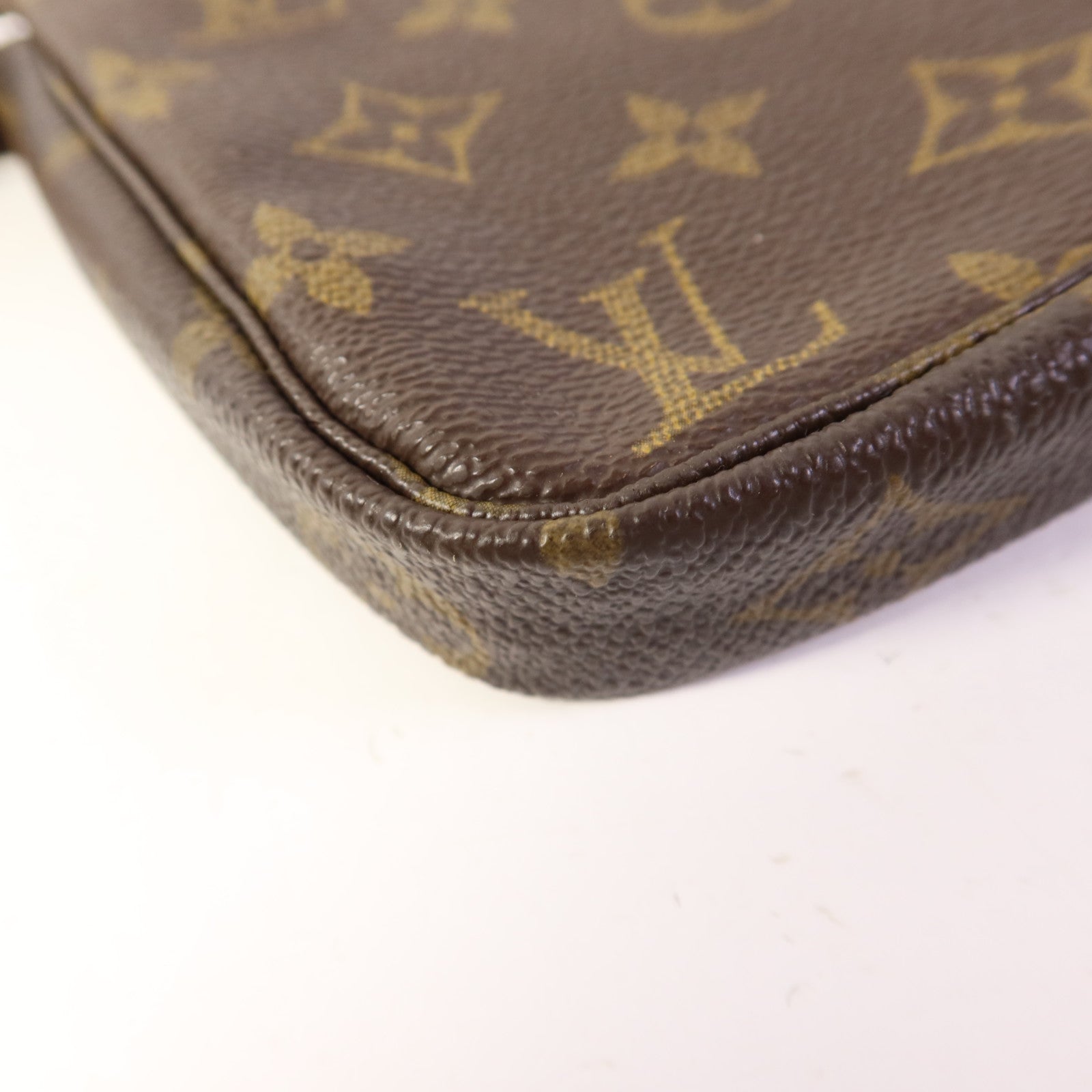 LOUIS VUITTON Monogram Pochette Accessoires金扣手挽袋棕色