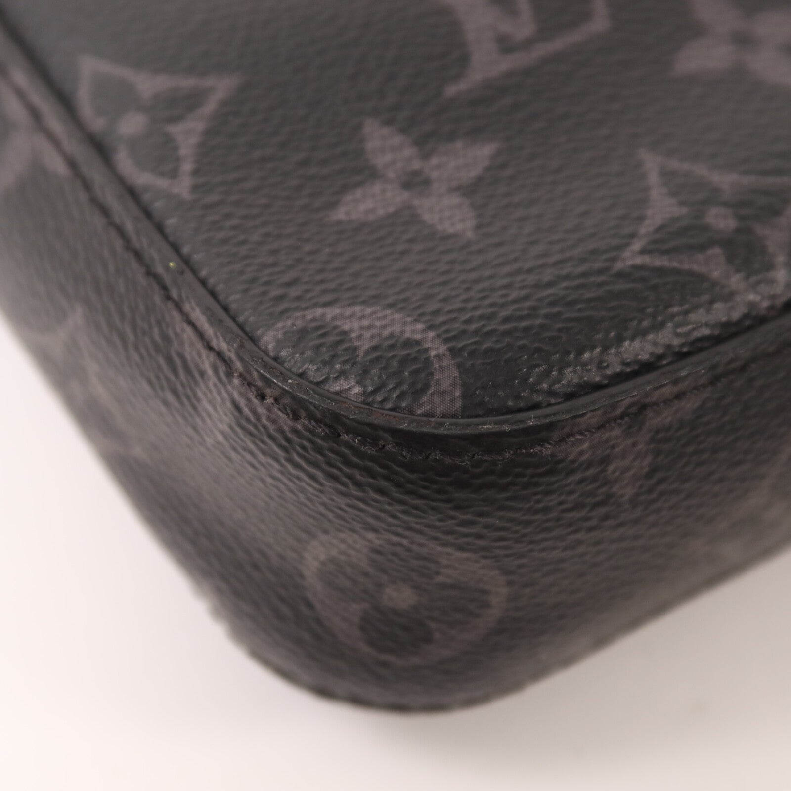 LOUIS VUITTON Monogram Eclipse Reverse Trio Messenger銀扣肩背袋灰色