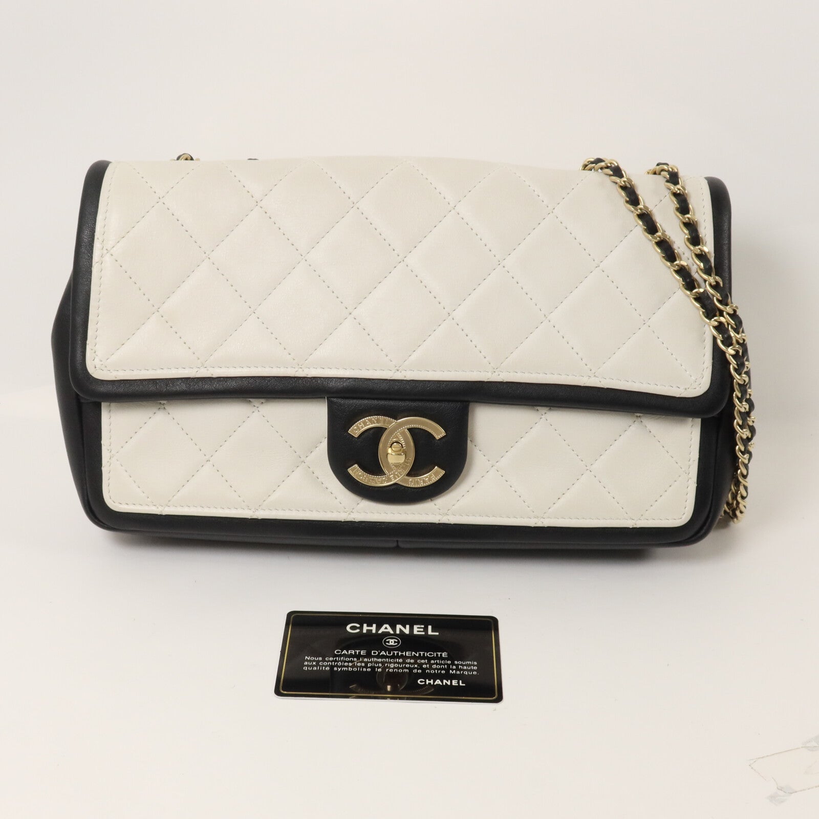 CHANEL 牛皮皮革Flap Bag鏈帶肩背袋