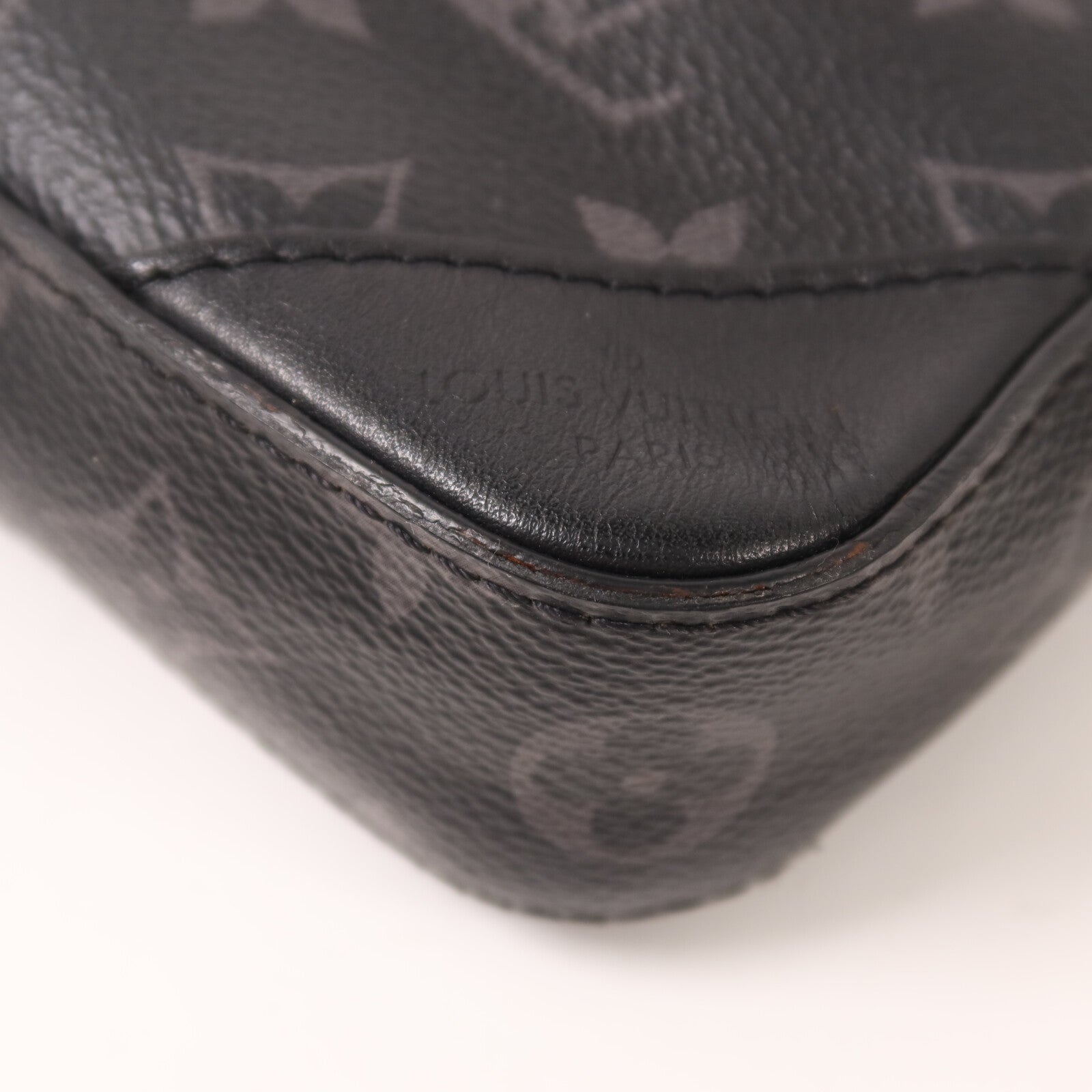 LOUIS VUITTON Monogram Eclipse Reverse Trio Messenger銀扣肩背袋灰色