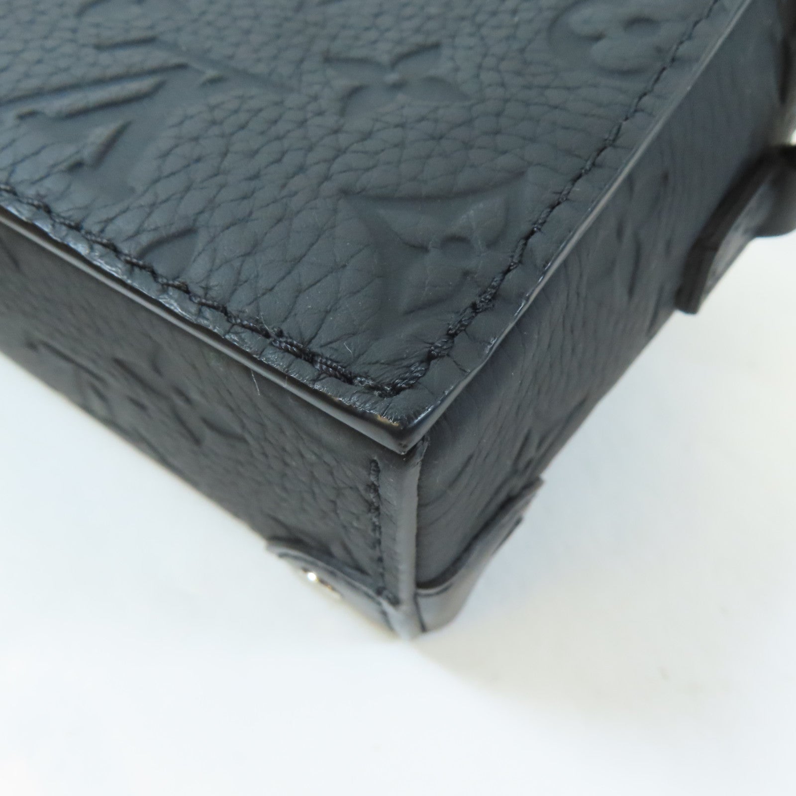 LOUIS VUITTON Taurillon Monogram Steamer Wearable Wallet黑扣肩背袋黑色