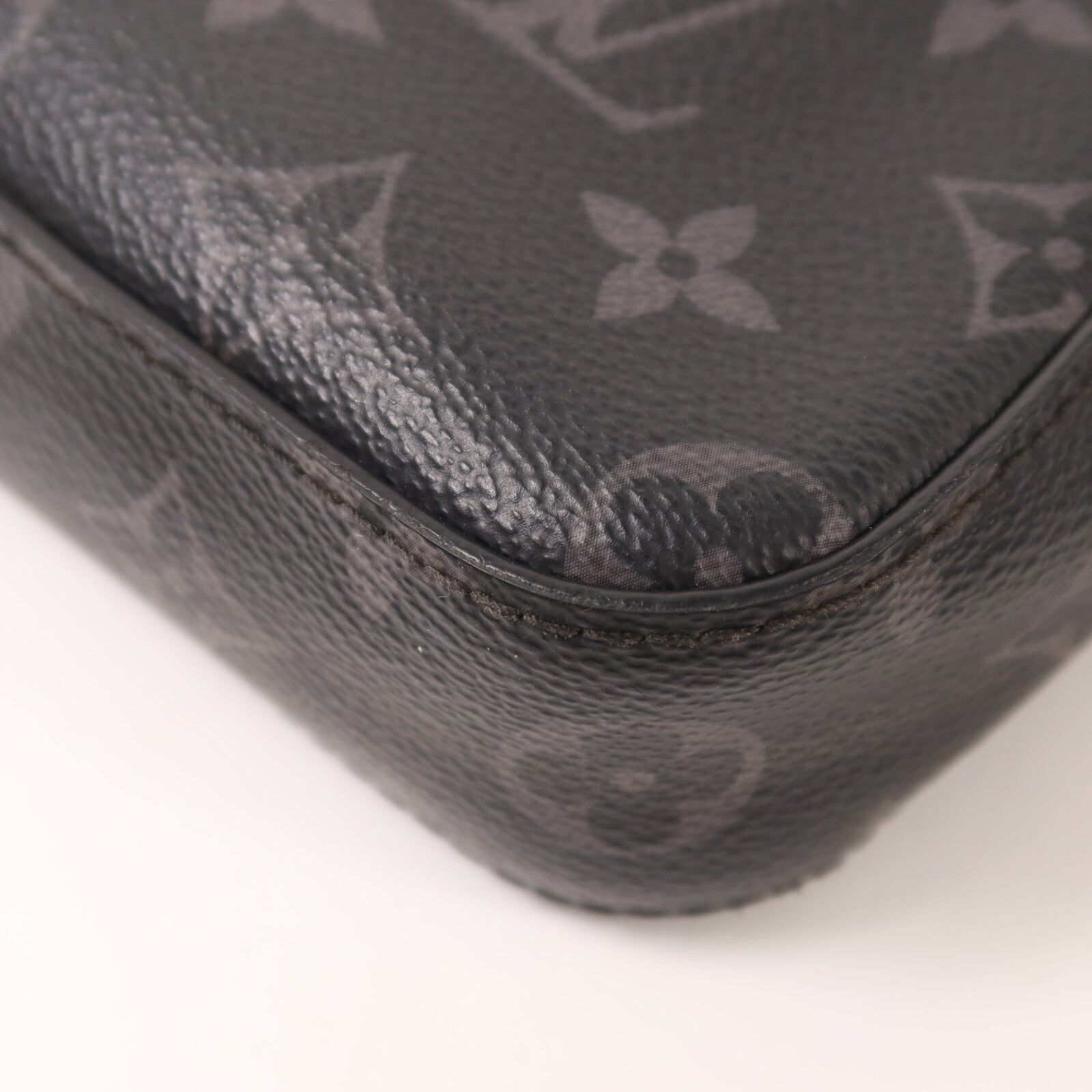 LOUIS VUITTON Monogram Eclipse Reverse Trio Messenger銀扣肩背袋灰色