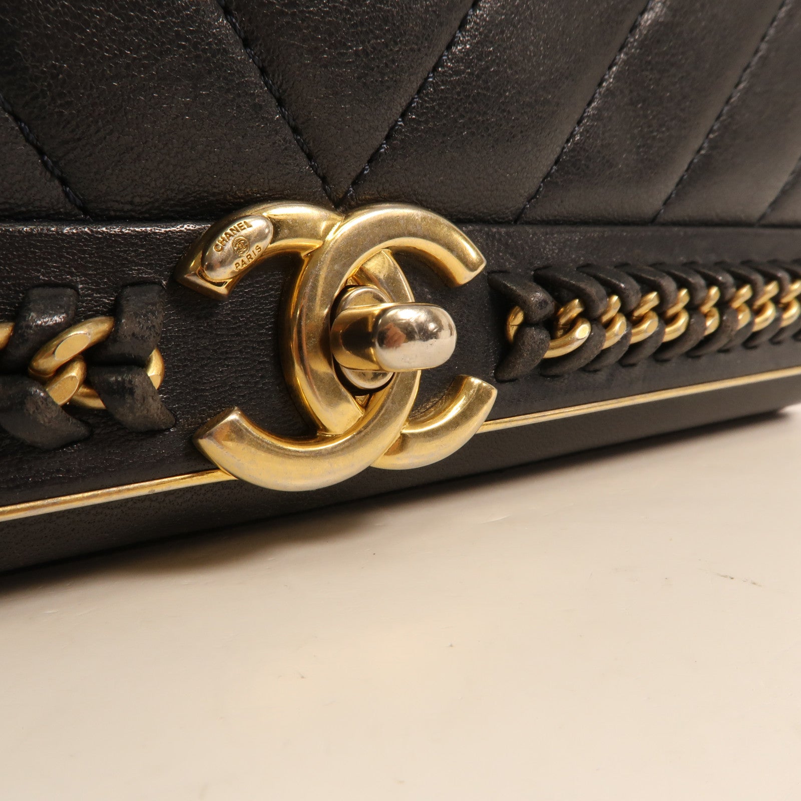 CHANEL 牛皮皮革Shoulder Bag金扣鏈帶肩背袋