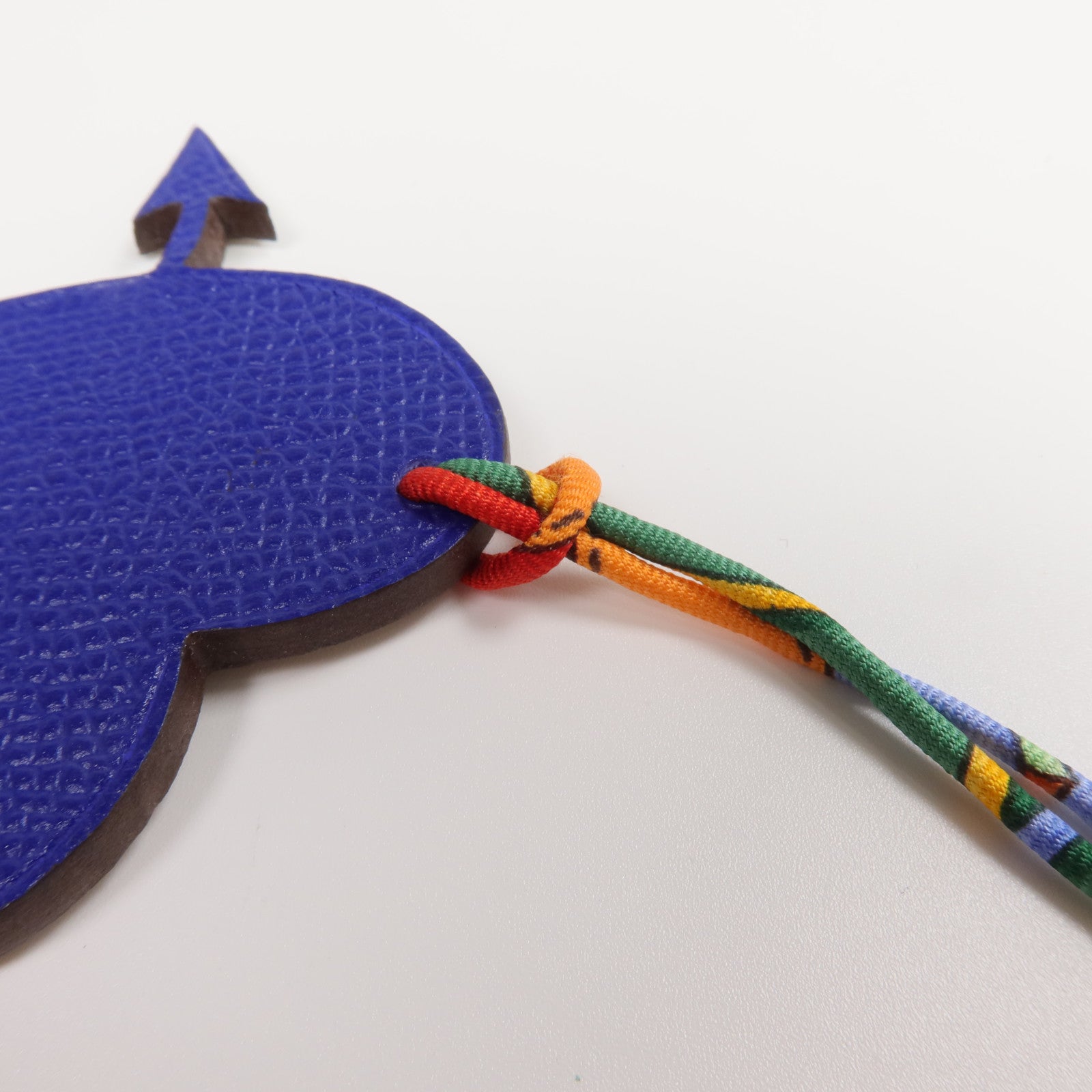 HERMES Epsom皮革Petit H Heart & Arrow Charm掛飾Trench/Bleu Electrique