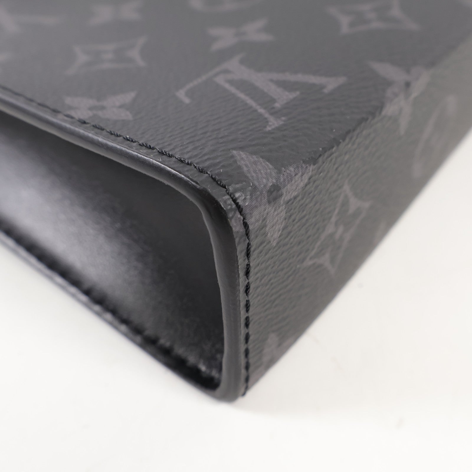 LOUIS VUITTON Monogram Eclipse Gaston銀扣肩背袋