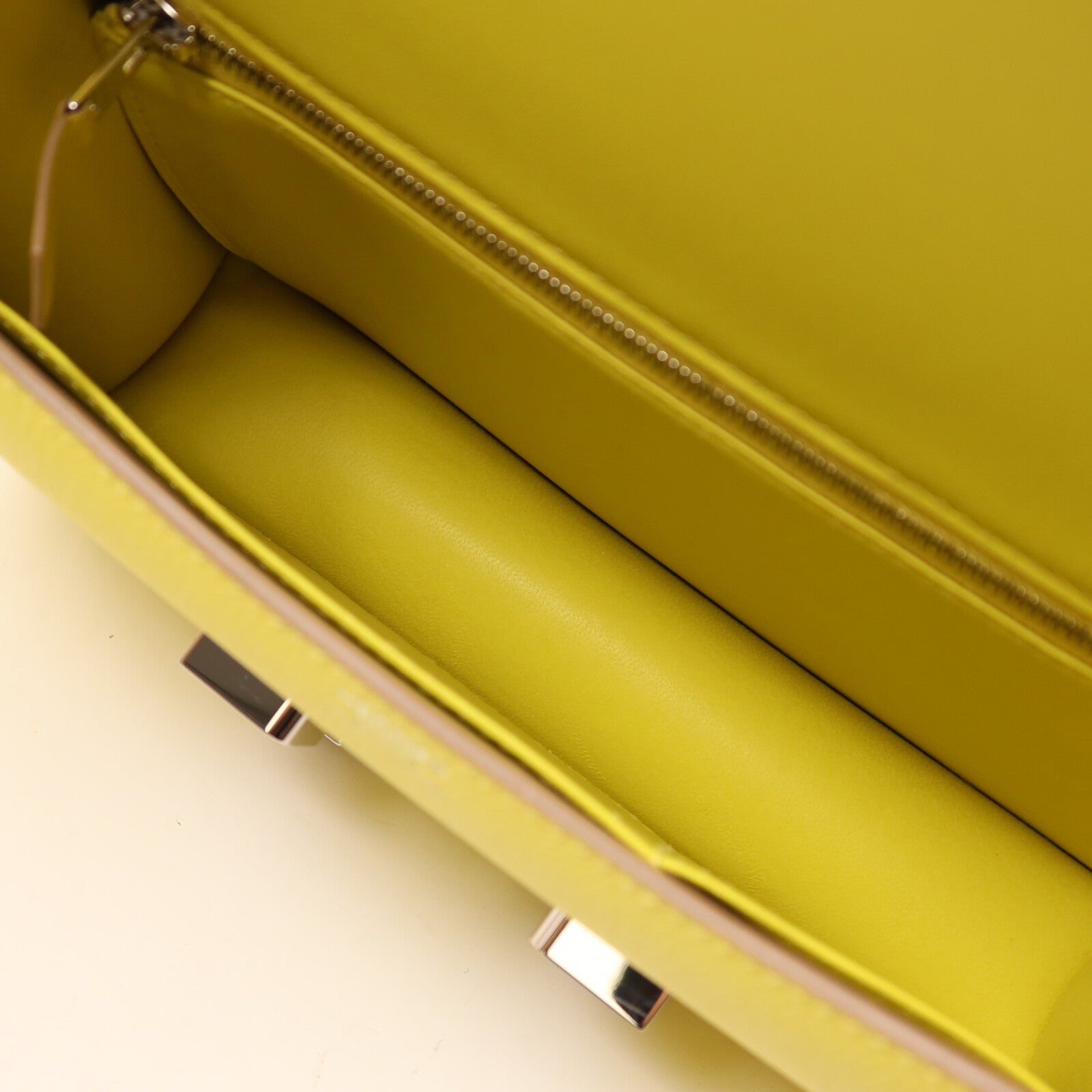 HERMES Epsom皮革Constance 24肩背袋Lime