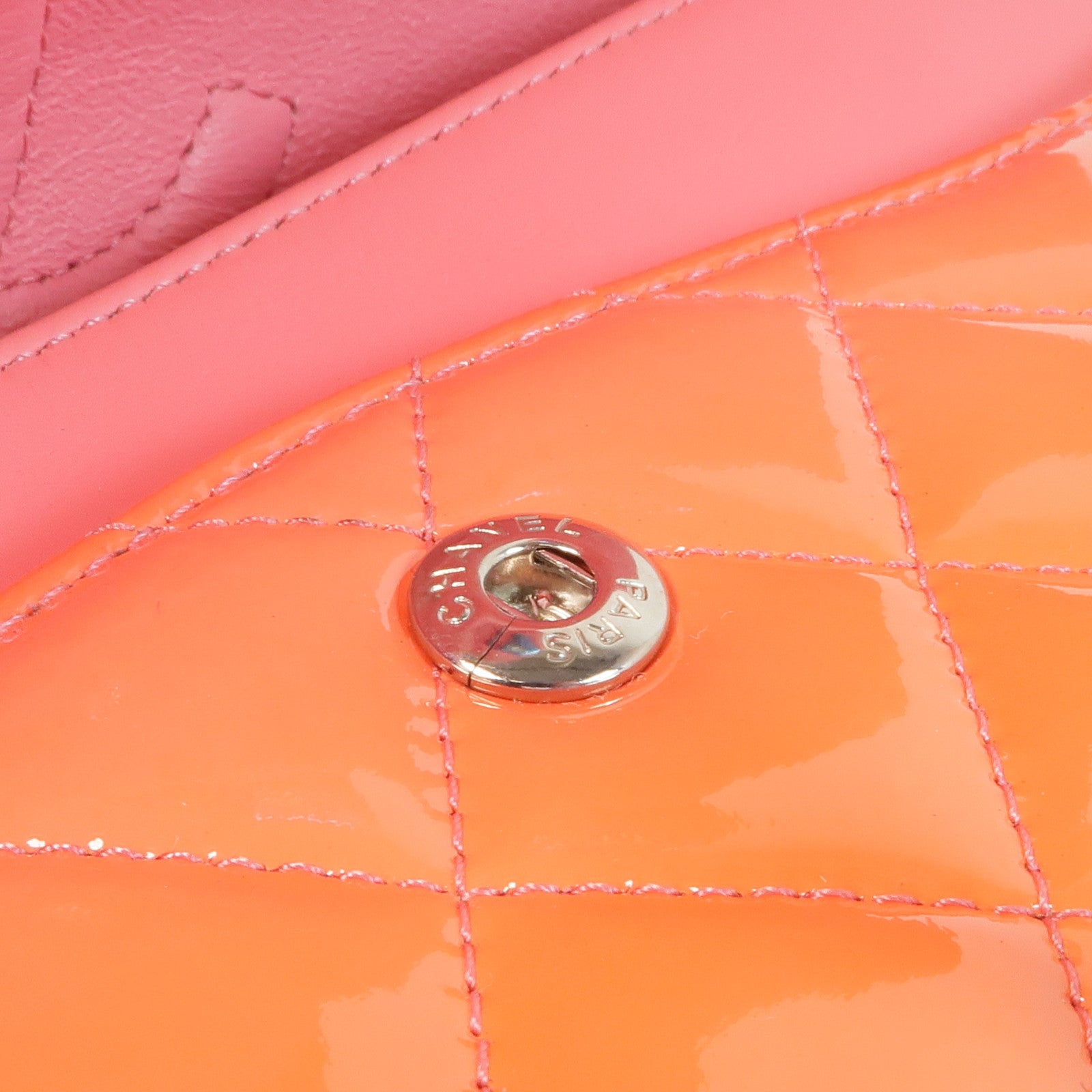 CHANEL 漆皮皮革Classic 25銀扣鏈帶肩背袋