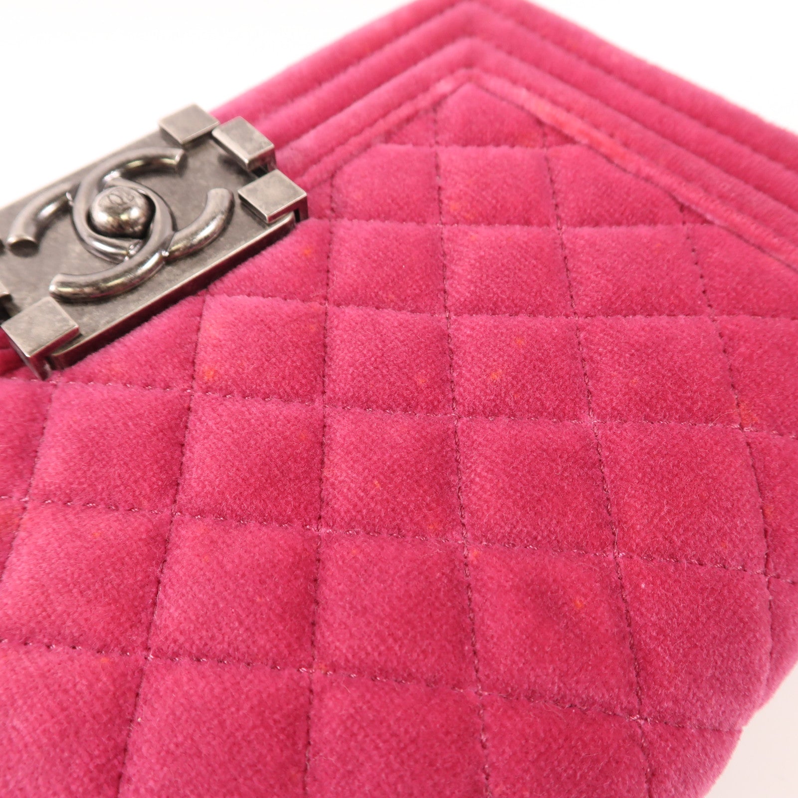 CHANEL CC Boy 20 Chain Shoulder Bag Velvet Pink