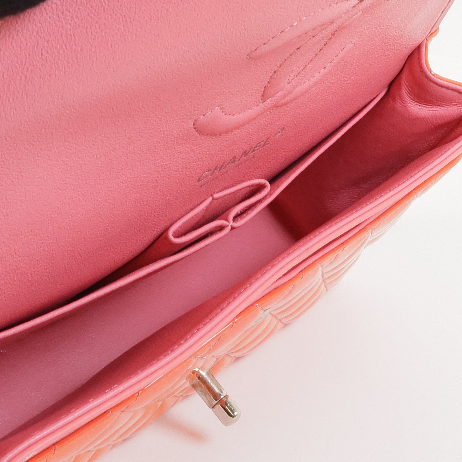 CHANEL 漆皮皮革Classic 25銀扣鏈帶肩背袋