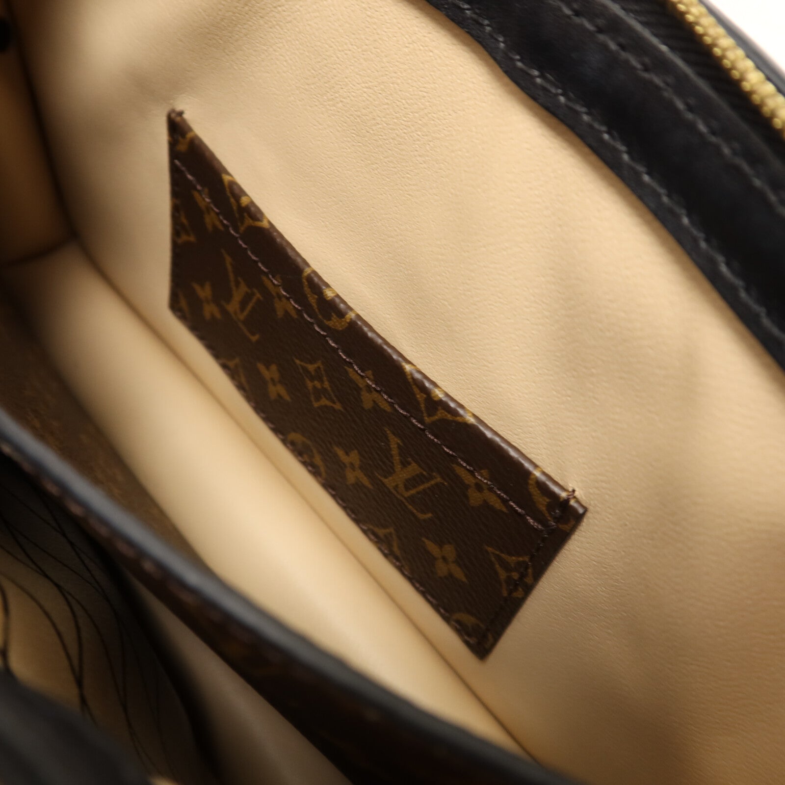 LOUIS VUITTON Monogram Reverse Trunk Clutch金扣鏈帶肩背袋