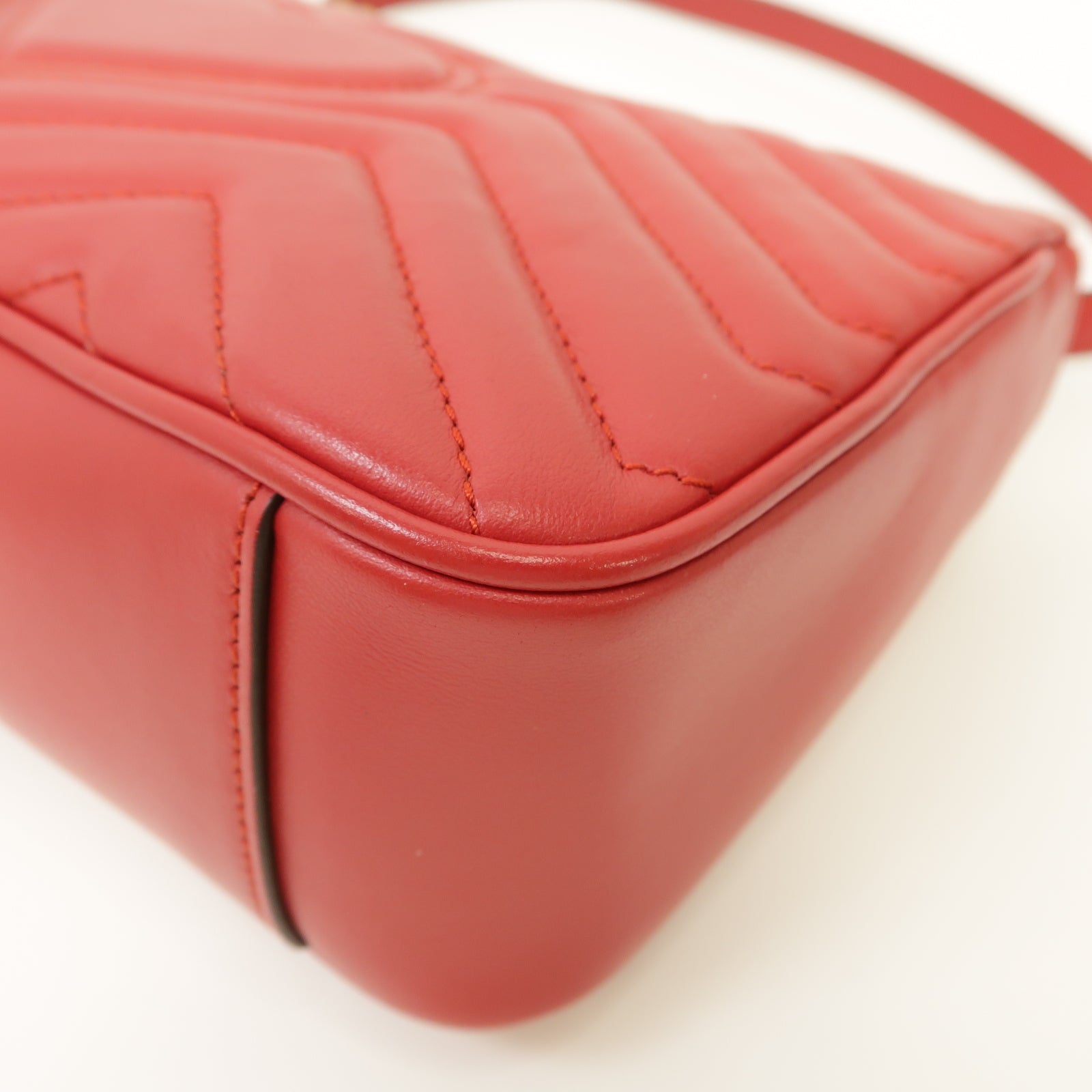 GUCCI 【激減優惠】牛皮皮革GG Marmont金扣鏈帶肩背袋紅色