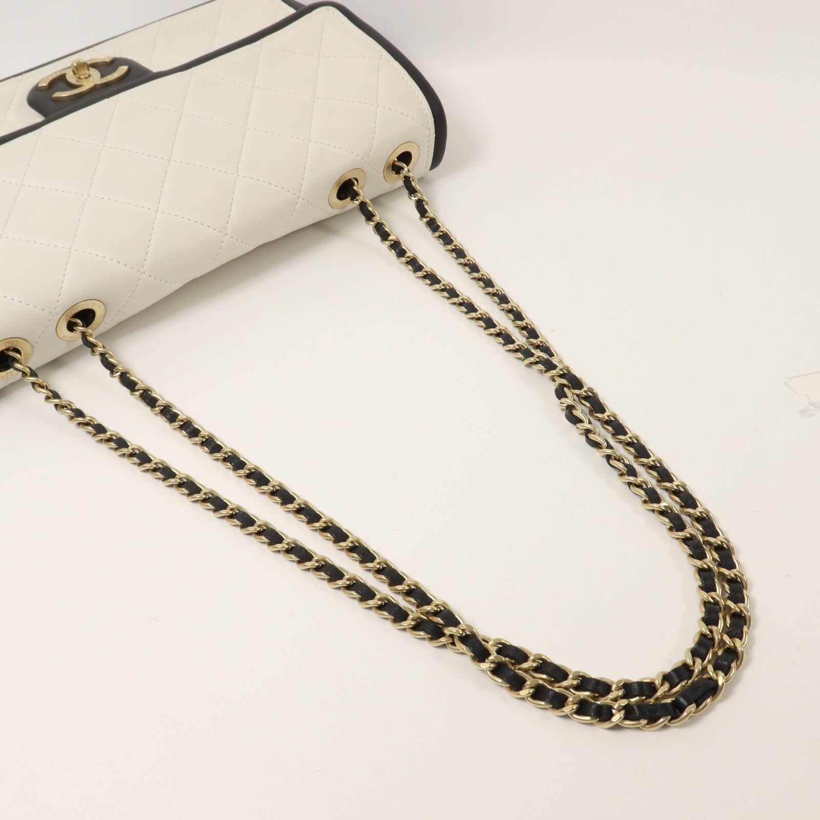 CHANEL 牛皮皮革Flap Bag鏈帶肩背袋