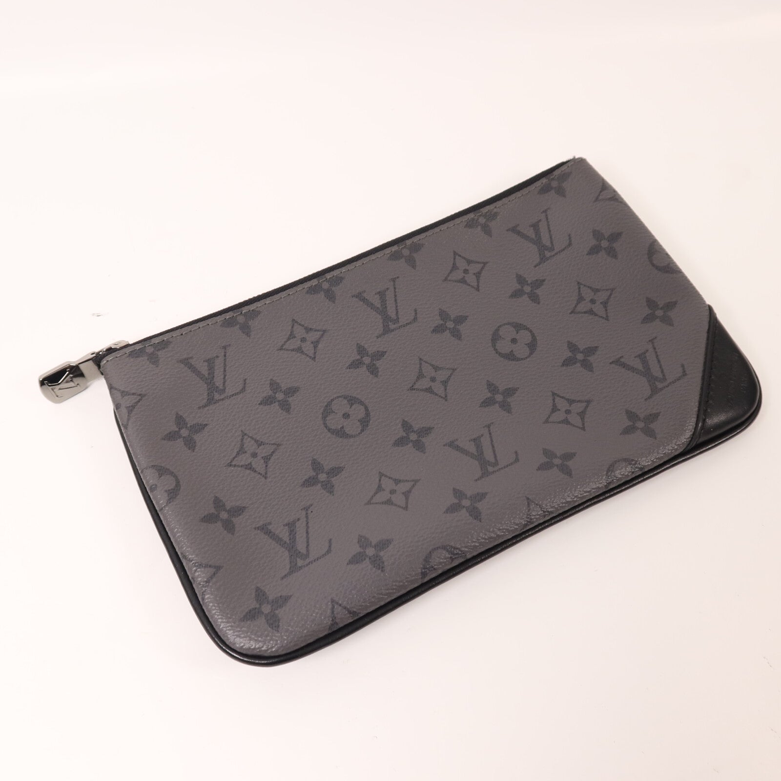 LOUIS VUITTON Monogram Eclipse Reverse Trio Messenger銀扣肩背袋灰色