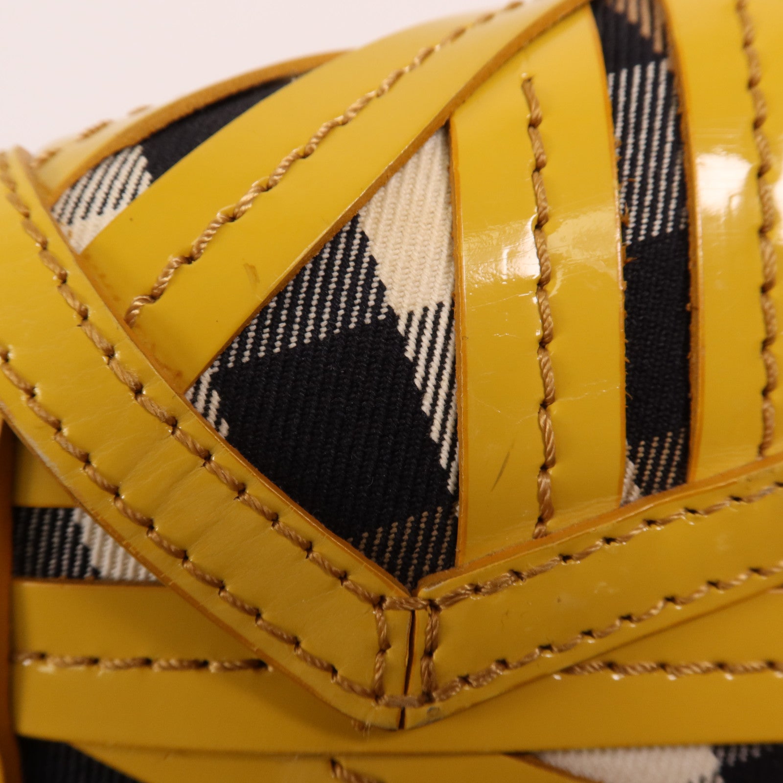 BURBERRY 帆布/皮革Patent Lilford Check金扣肩背袋
