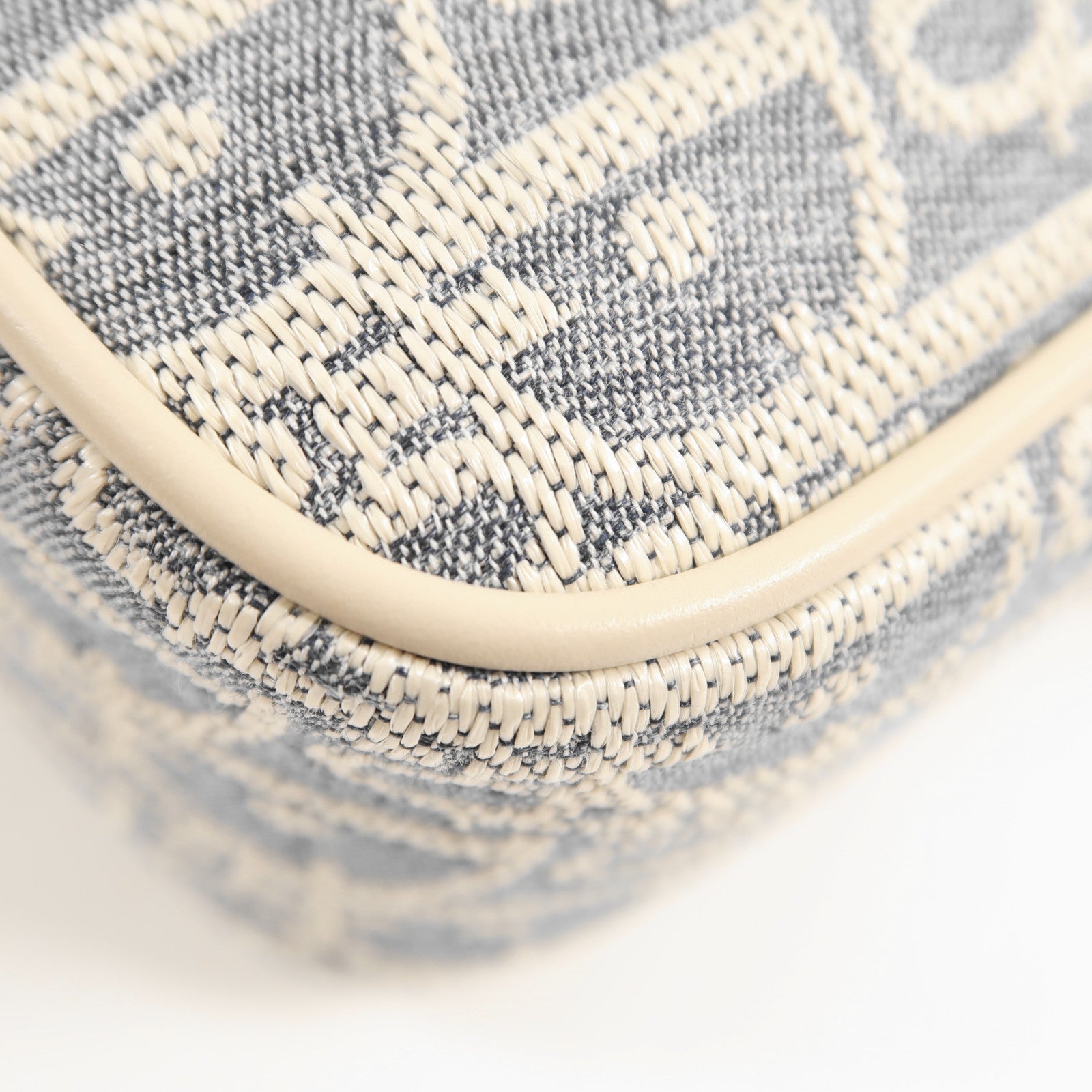 Dior 帆布Montaigne Pocket Bag金扣肩背袋