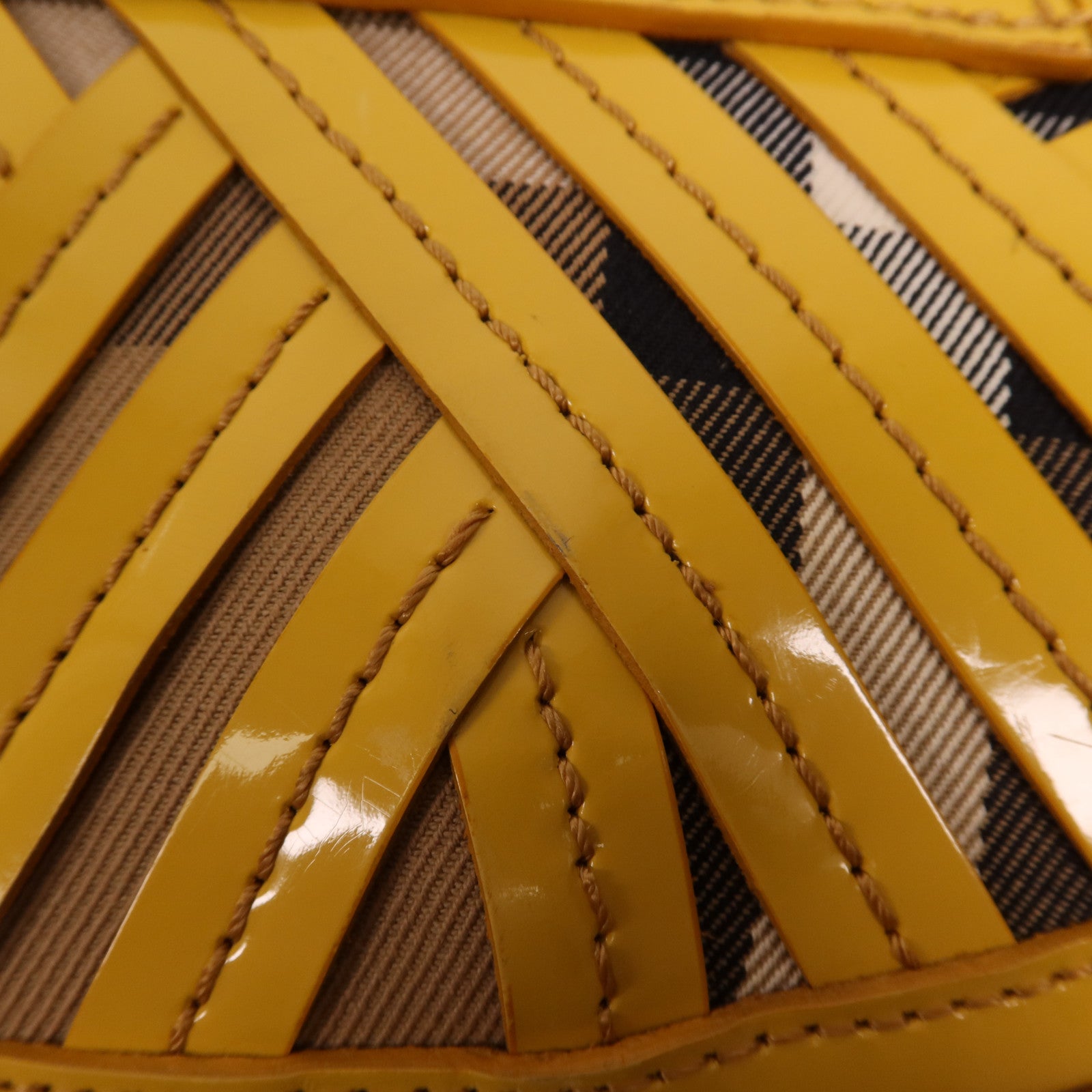 BURBERRY 帆布/皮革Patent Lilford Check金扣肩背袋