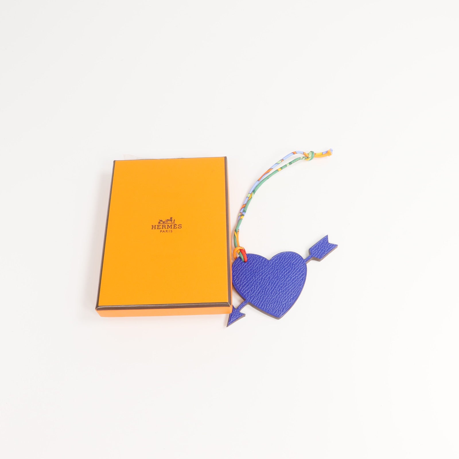 HERMES Epsom皮革Petit H Heart & Arrow Charm掛飾Trench/Bleu Electrique