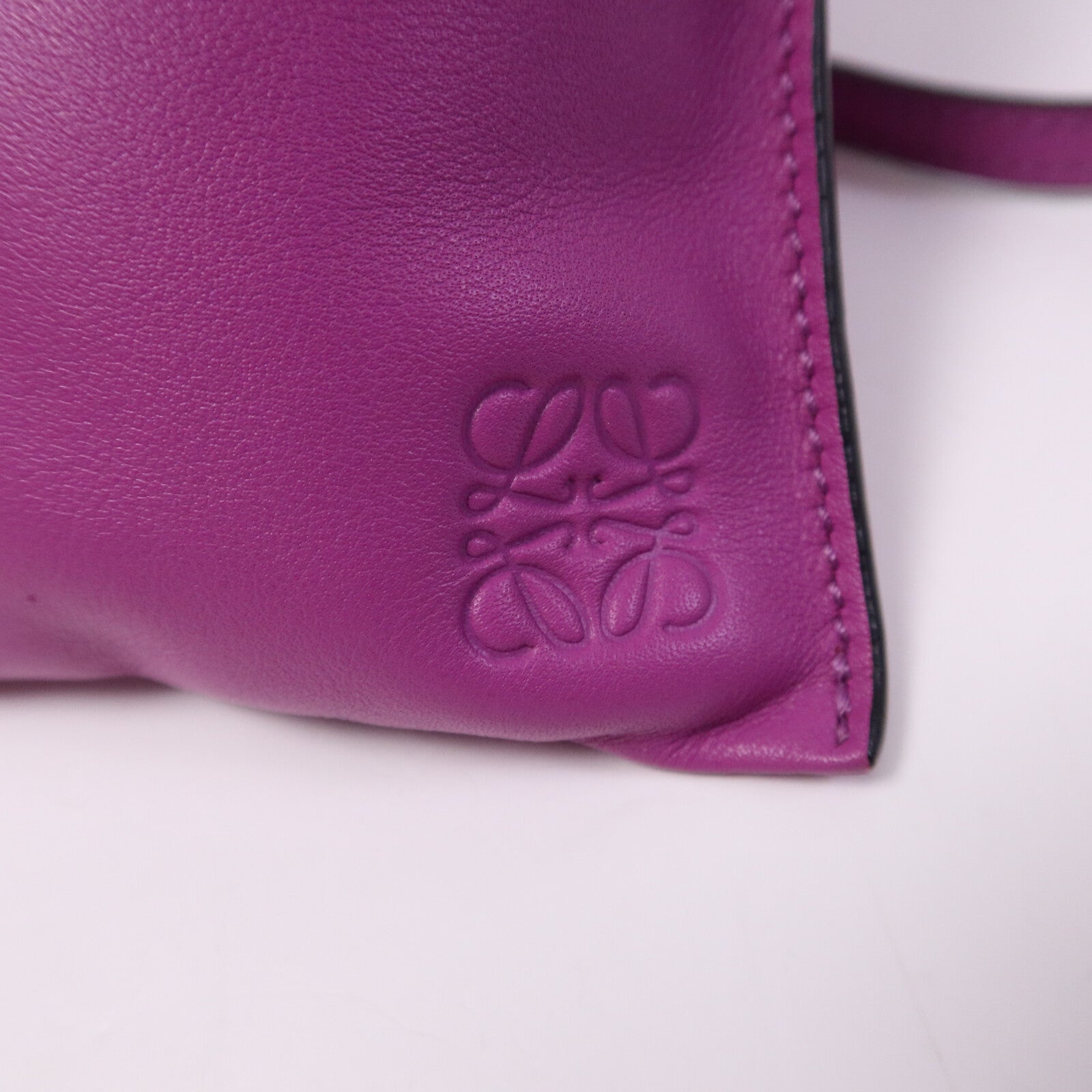 LOEWE 羊皮皮革Flamenco Pocket Bag肩背袋