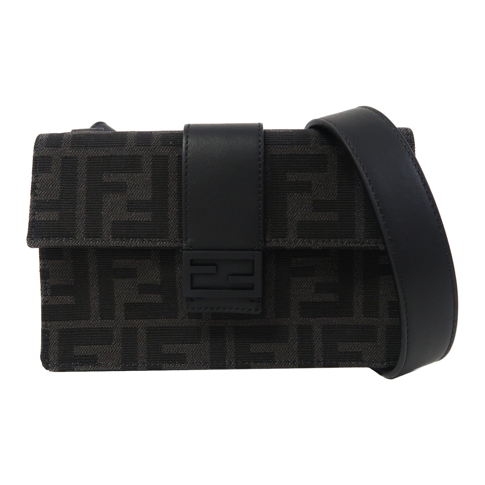 FENDI 帆布Baguette Pouch銀扣肩背袋黑色