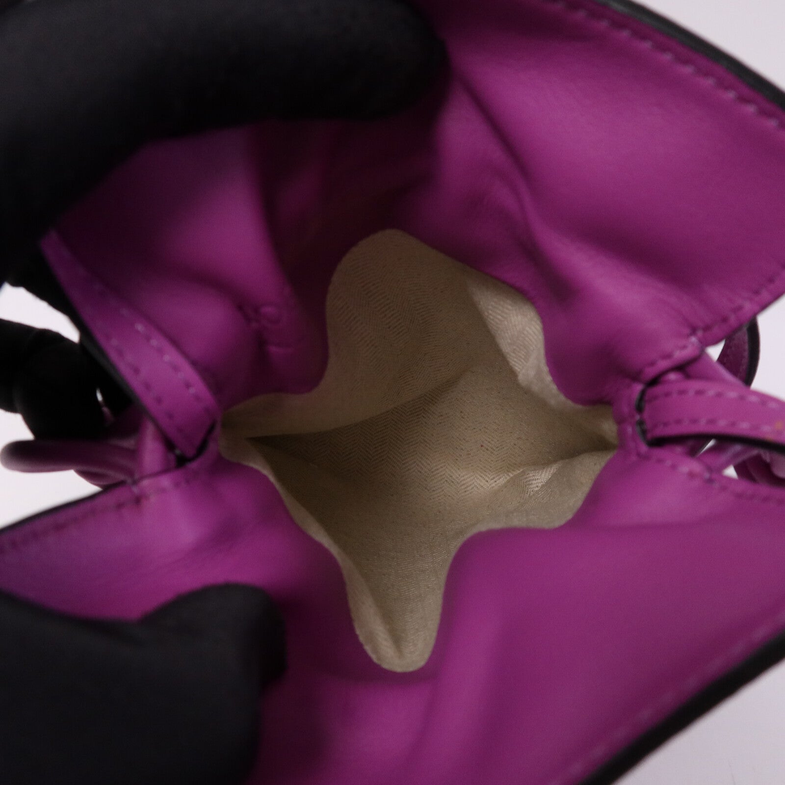LOEWE 羊皮皮革Flamenco Pocket Bag肩背袋
