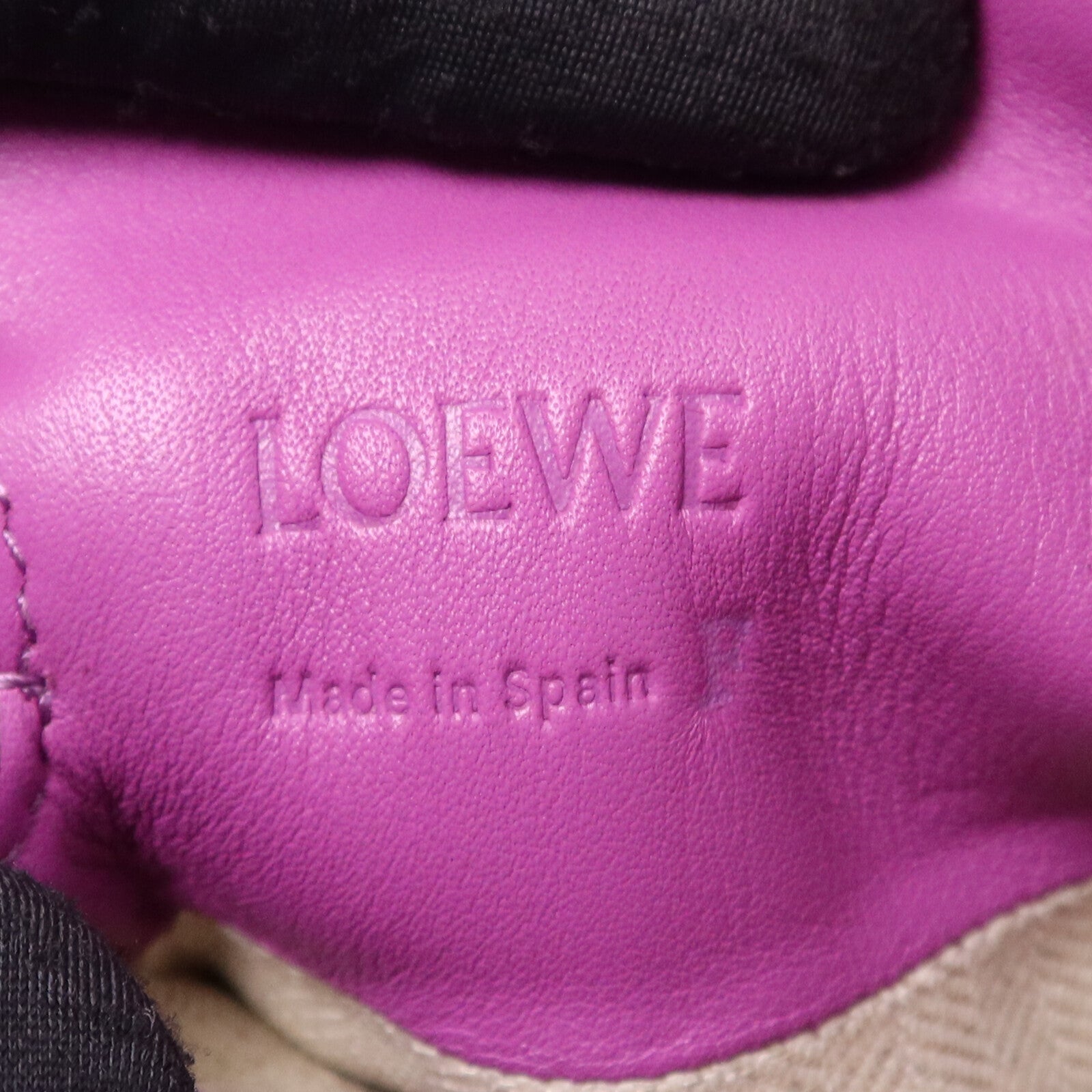 LOEWE 羊皮皮革Flamenco Pocket Bag肩背袋