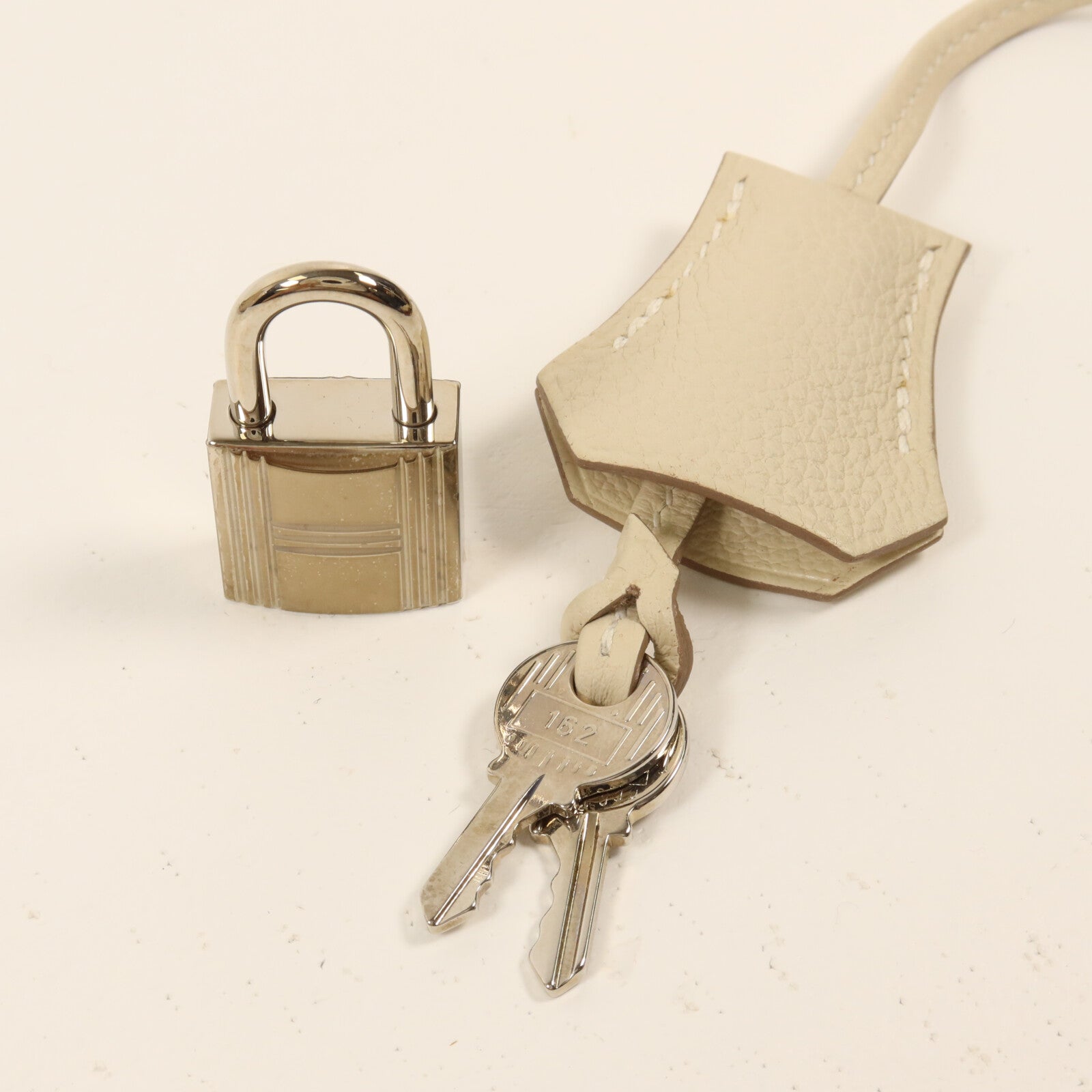 HERMES Clemence皮革Kelly 28手挽肩背兩用袋Craie
