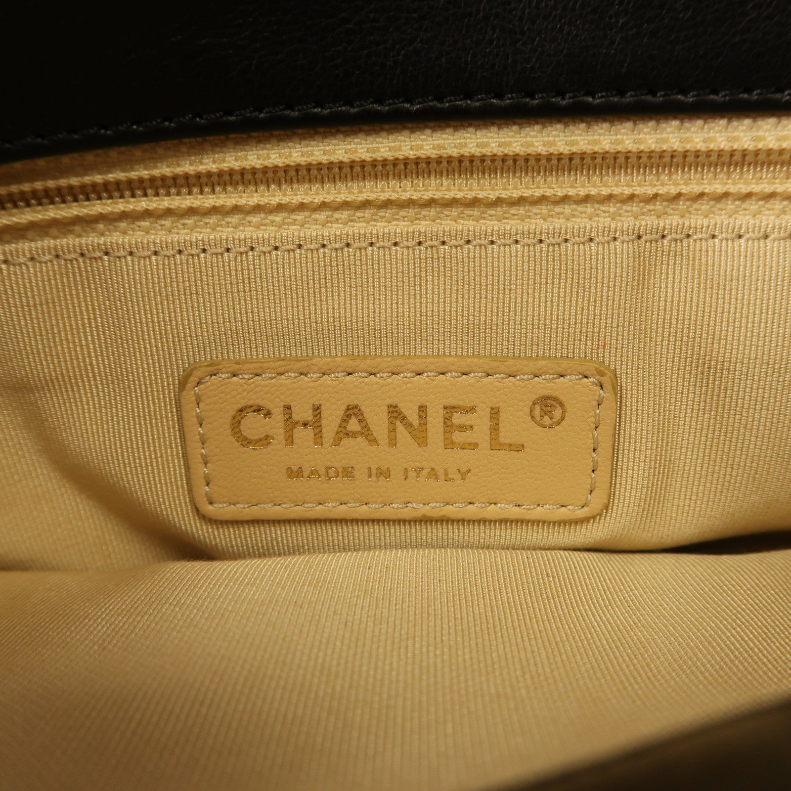 CHANEL 牛皮皮革Chain Shoulder金扣鏈帶肩背袋